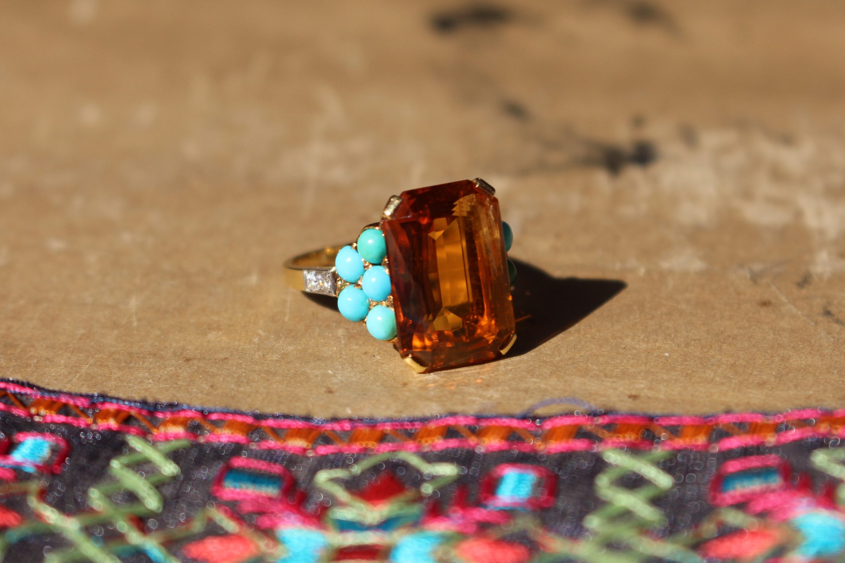 Our latest obsession 🧡
Super stylish mid century Madeira citrine and turquoise ring circa 1950. Fabulous combination of colours and so easy to wear.
Fully listed on our website
🔗in bio
#newarrivals #midcentury #ringoftheday #citrine #vintagejewellery