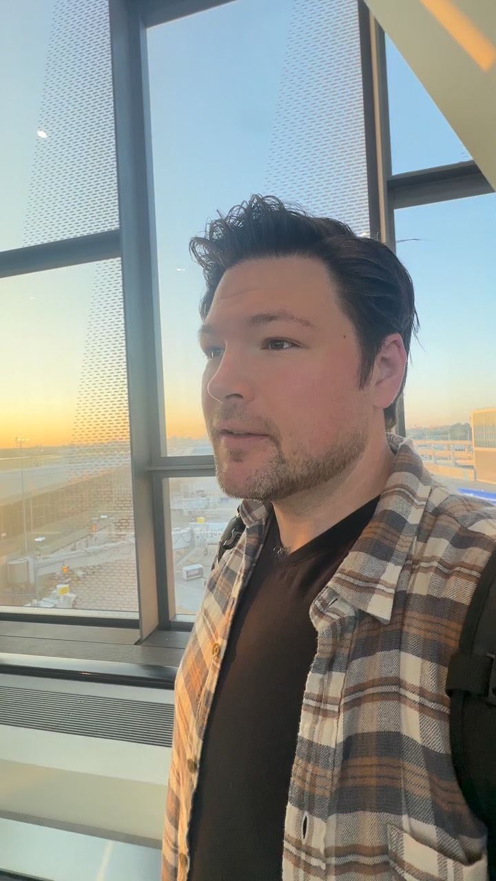 Good mornin! Hope you have a great day. Heading back to Nashville to see some friends at Margaritaville on serious XM this morning. Thanks to everyone who came out last night and @laniegardner for an awesome show!
