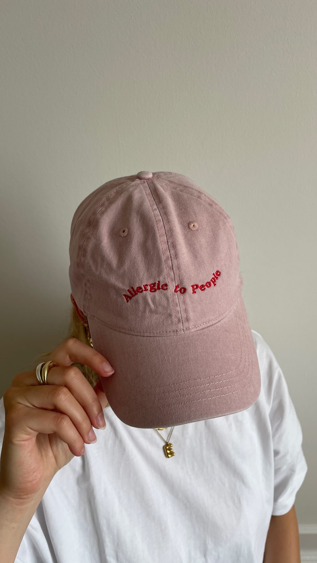 MAKE IT YOURS
Genau das lieben wir doch: Dass aus deiner Idee dein neues Lieblingskleidungsstück entstehen kann hehe 🧡
In dem Reel:
‘Wavy Bold’ Stick Design in rot auf einer Cap in blush
———
#type #personalisierbar #cap #smallbusiness