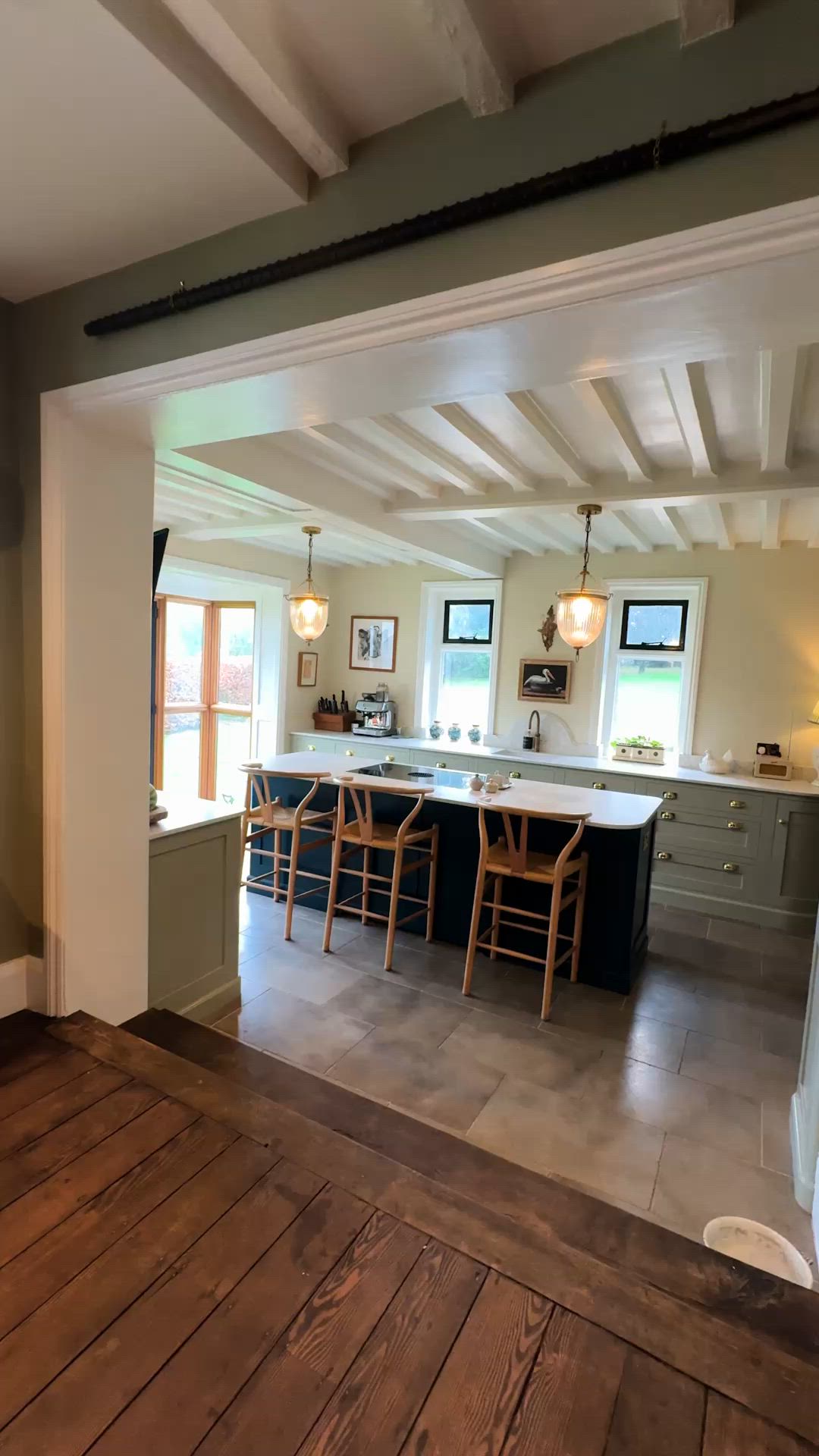 Beyond its timeless appearance lies a composition driven by proportion, materiality and craftsmanship. #BespokeDesign #InteriorDesign #ModernLiving #KitchenInspo