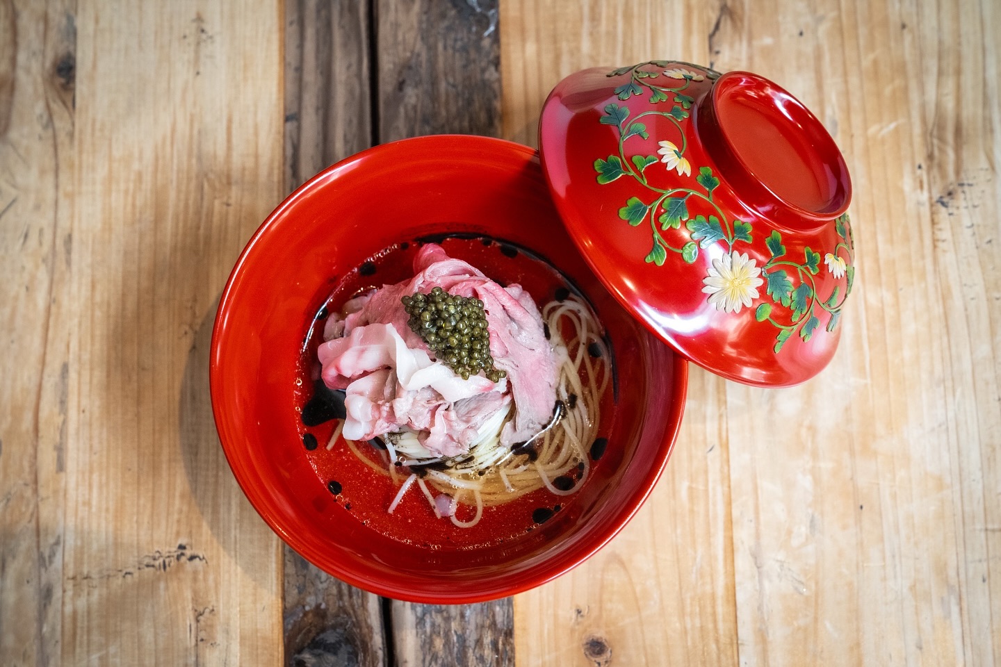 .
OKINAWA ACROSS THE WORLD.
ニューヨーク・HOUSE Brooklynで開催された試食会では、現地のシェフやディストリビューターの皆さまとの交流を通じて、多くの新たなご縁が生まれ、沖縄の可能性を改めて実感する貴重な機会となりました。
次の舞台は、フランス・パリ。
9月中旬に開催されるイベントでも、MOSS Okinawaは沖縄の食文化と食材の魅力を世界へ発信してまいります。
そのため、イベント期間中は店舗営業をお休みさせていただきます。
ご来店をご検討いただいている皆さまは、9月1日〜5日、または18日〜30日の期間でのご予約をお待ちしております。
沖縄から世界へ。
これからもMOSS Okinawaをよろしくお願いいたします。
@house_brooklyn.restaurant
Our tasting event at HOUSE Brooklyn in New York was a wonderful opportunity to connect with local chefs and distributors while sharing the richness of Okinawa’s food, culture, and craftsmanship.
Our next destination is Paris, France.
In mid-September, MOSS Okinawa will once again share the flavors and culture of Okinawa with the world at our upcoming event in Paris.
Please note that our restaurant will be temporarily closed during this period.
If you are planning to visit us, we warmly recommend making a reservation between September 1–5 or September 18–30.
Thank you for your continued support, and we look forward to welcoming you to MOSS Okinawa.
#mossokinawa #モスオキナワ
#沖縄ガストロノミー #那覇ディナー #那覇レストラン
#沖縄ディナー #沖縄レストラン #沖縄フレンチ
#沖縄グルメ旅 #沖縄旅行計画 #沖縄美食推薦
#okinawafinedining #finediningokinawa #chefstableexperience
#ワインペアリング #ペアリングコース #シェフズテーブル
#winepairing #gastronomicjourney #traveltoeat
#沖縄浪漫晚餐 #沖縄美食體驗 #沖縄餐廳推薦
#gastronomylover #japangourmet #nahafood