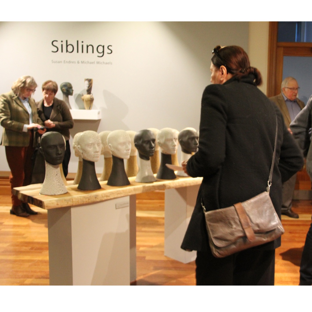 Opening of "Siblings" by Susan Endres and Michael Michaels.
Exhibition runs until Thurs 3 September
@kudoclay @chambergalleryrangiora @visitwaimakariri @waimakaririlibraries #siblingssusanendresmichaelmichaels
#artswaimakariri
Images: Louise Johns