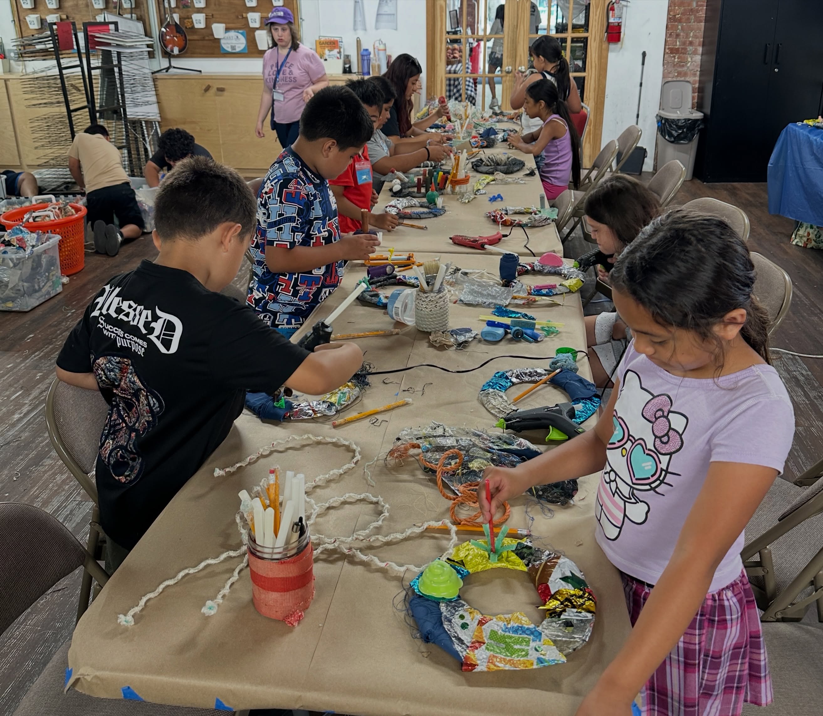 This summer, we returned to create art with the amazing summer campers at @castnorthfork! 🌎
It is endlessly rewarding to work with our local North Fork community and create upcycled artwork that makes a difference.
At UpSculpt, we teach workshops using 100% marine plastics to educate students about the impact of environmental art. Head to our website, link in bio, to learn more about supporting our nonprofit mission today! 💚🌊
#NorthFork #Upcycle #MarinePlastics #Sculpture #Workshop