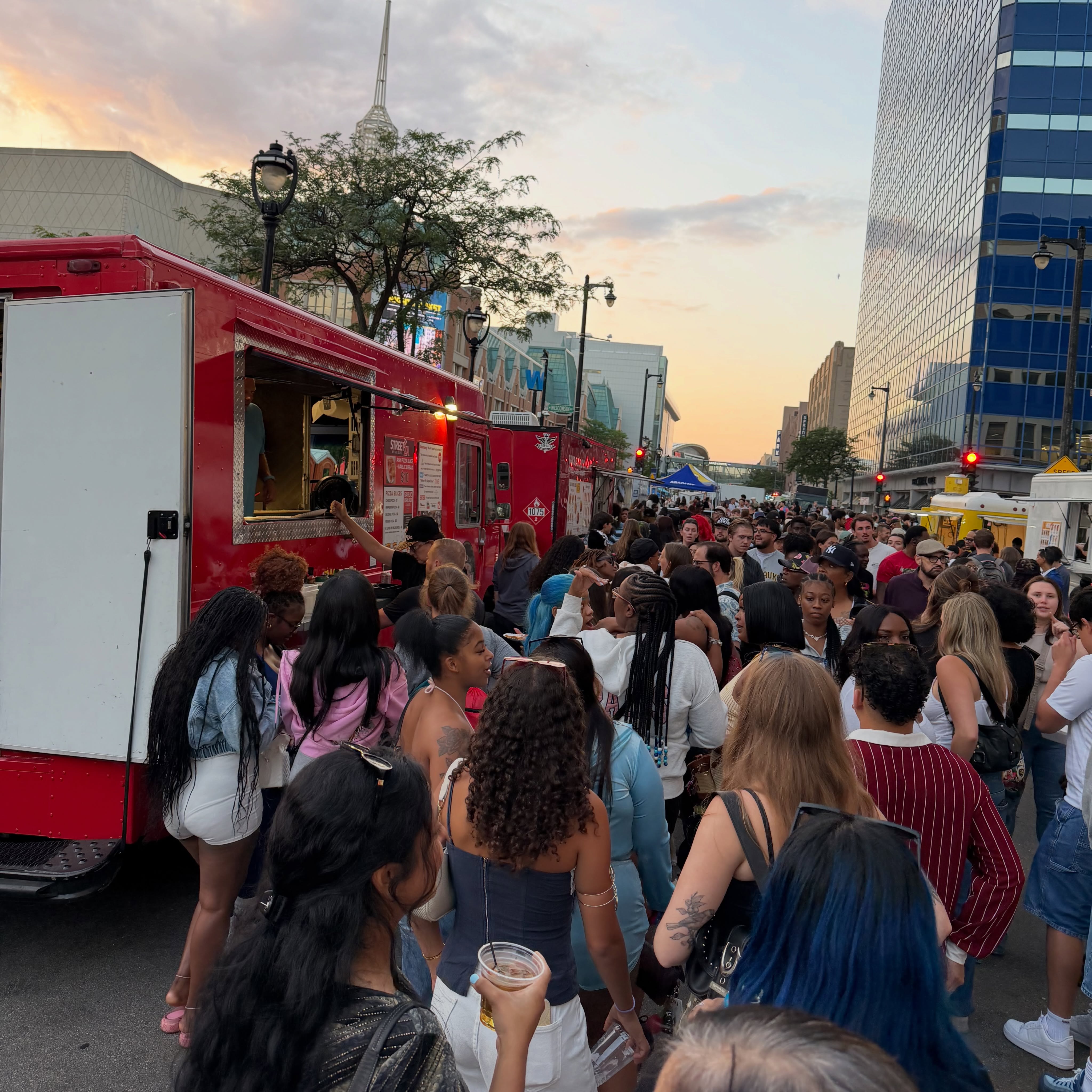 What a Night!! 🍕❤️
Thank you to everyone who stopped by Street-Za Pizza at the @mkenightmarket! The energy was incredible, the streets were packed, and we loved serving up pizza to so many familiar faces and first-time customers.
Whether you grabbed a slice, said hello, or waited patiently in line, we truly appreciate your support. Events like this remind us why we love being part of Milwaukee’s amazing food scene.
#StreetZaPizza #MilwaukeeNightMarket #MilwaukeeEats #PizzaLovers