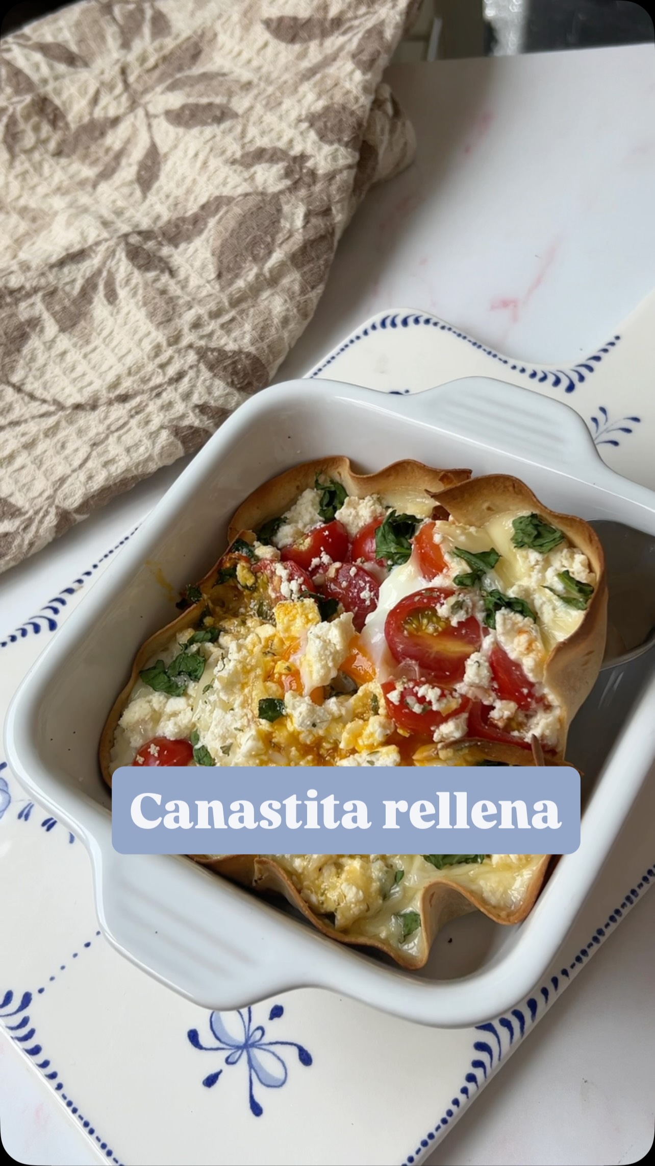 CANASTITA RELLENA 🌮
Mira lo fácil que es y te salva un almuerzo o cena 😉
🥬 Ingredientes:
✔️ 1 rapidita sin gluten o común
✔️ Tomates cherry c/n
✔️ 30 gr de queso magro
✔️ Hojas de espinaca
✔️ 30 gr de ricota
✔️ 1 huevo
✔️ Condimentos a gusto
🔥🔥🔥🔥🔥🔥
⁉️ Que te pareció la idea⁉️⁉️
✅ Seguime para más recetas como estas :) y si te gustó la podes guardar y compartir
🙋🏻♀️ Si queres trabajar en tus hábitos para mejorar tu composición corporal, escribime y te cuento más 😊
➖➖➖➖➖➖➖➖➖➖➖➖➖➖➖➖
📚 Metodología ➡️ Creando hábitos, no dietas
📩 jacinta@nutricionequilibrio.com.uy
📲 098 408 043
🌎 Www.jacicubasnutricion.com
#nutricionista #recetasaludable #celíacos #singluten #habitossaludables