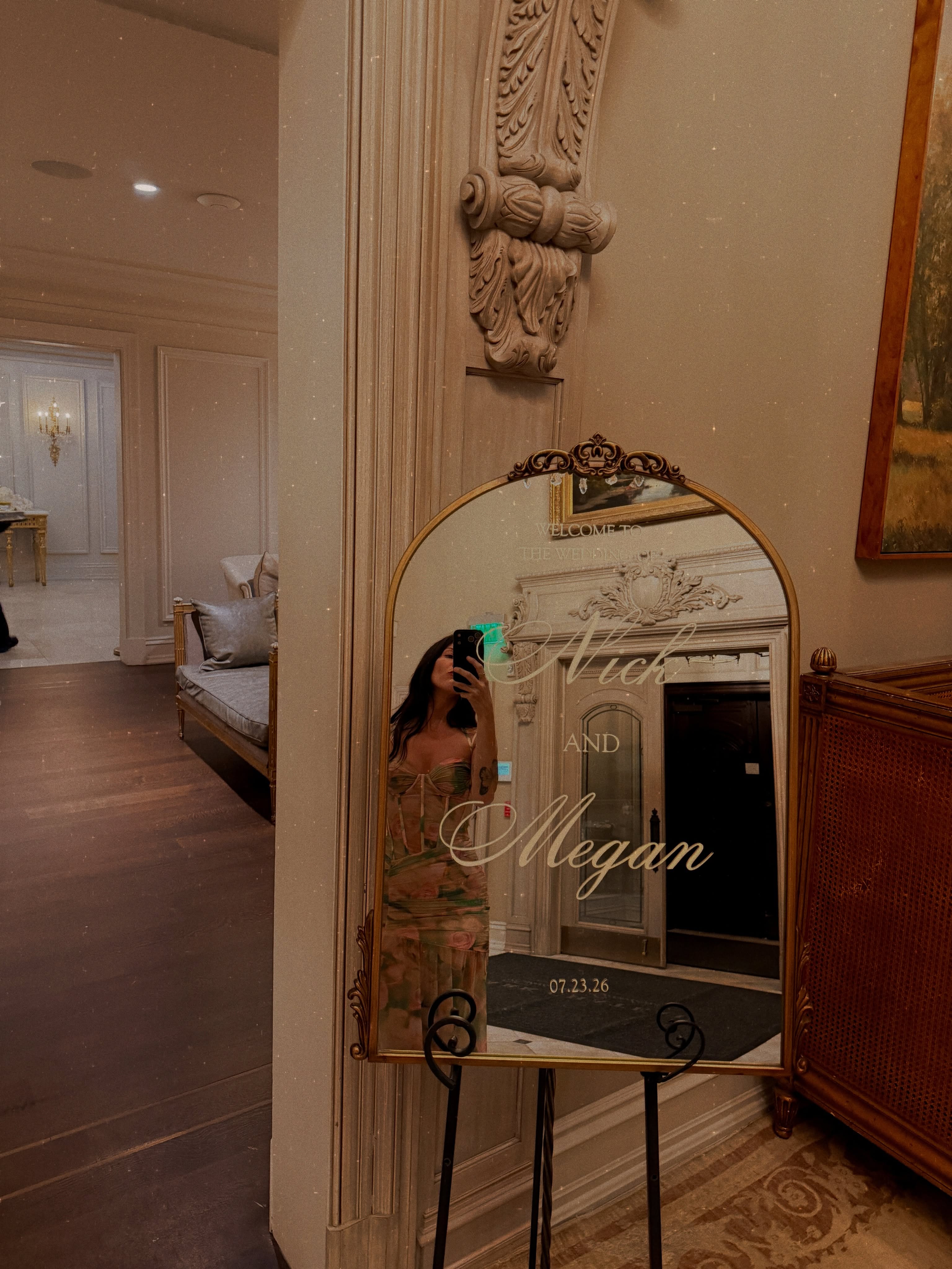 Simple and elegant welcome mirror ๐ค congrats Megan and Nick @parkchateau
๐ฒ sevenwondersevents.com/booking
Based in Mahopac, NY