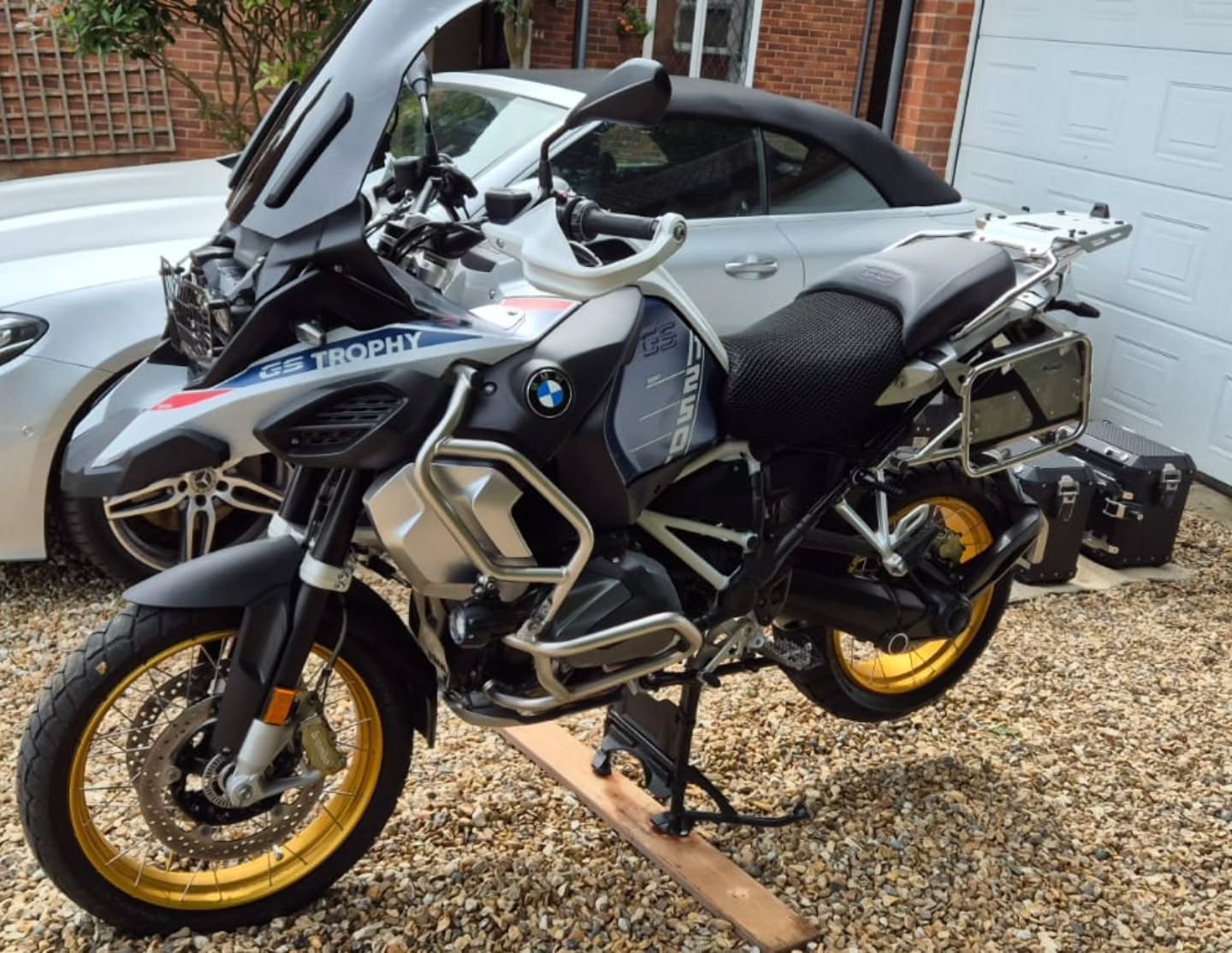 BMW R1250GS Adventure Trophy edition treated to our Moto Bundle ready for adventures! ๐
The official operator of AutoGlym, Colourlock, and Coating Farm Ceramics offering professional insured mobile valeting and detailing.
We are based in Gloucester and operate throughout Gloucestershire and the Cotswolds area.
We'd love to hear from you!
Text 07935 565400 Booking on our website www.mobivaletingdetailing.uk or Facebook
#detailersofinstagram #cotswolds #gloucestershire #bmwgs #bmwgs1250adventure