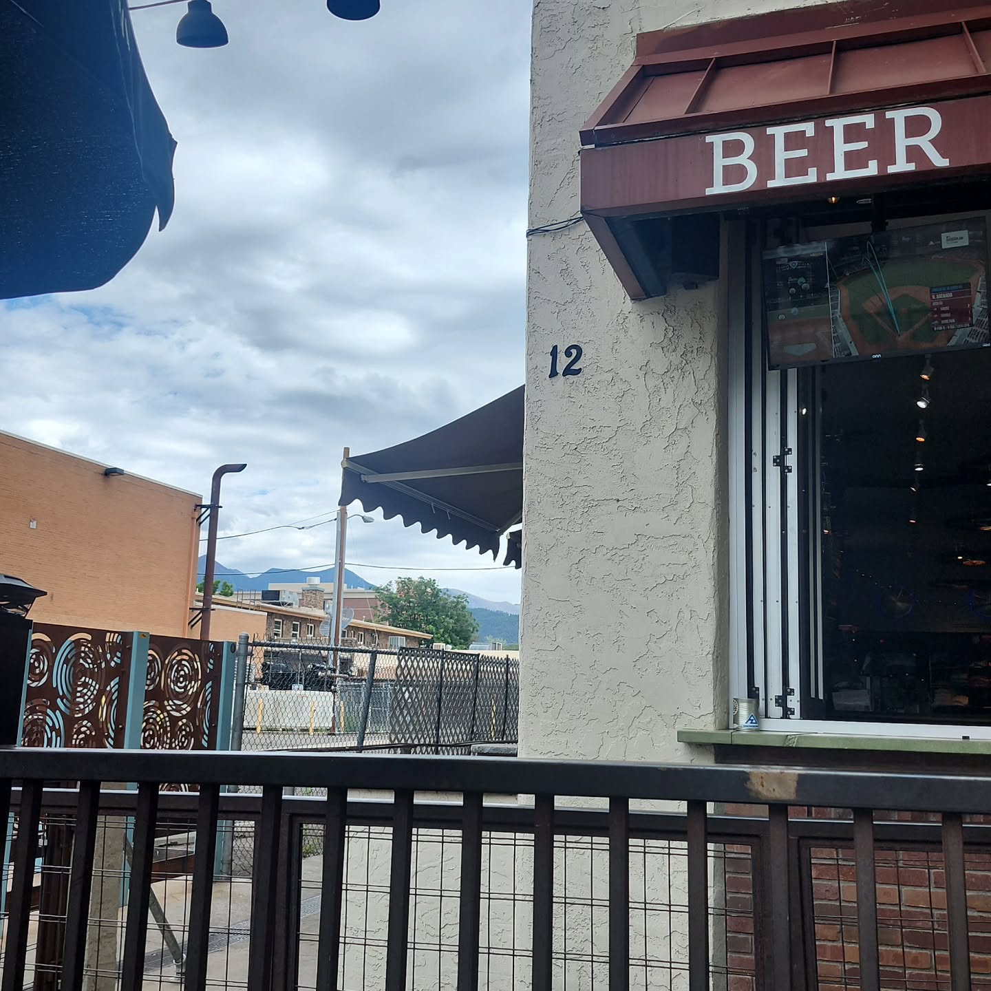Friendly reminder that we're open early at 10 am on Saturdays and Sundays all summer long, rainol or shine. β
οΈ
Sunday Funday = Happy Hour All Day!
Come on by, stay a while.
#payntake #downtownflagstaff #summervibes #sundayfunday #canipetyourdog