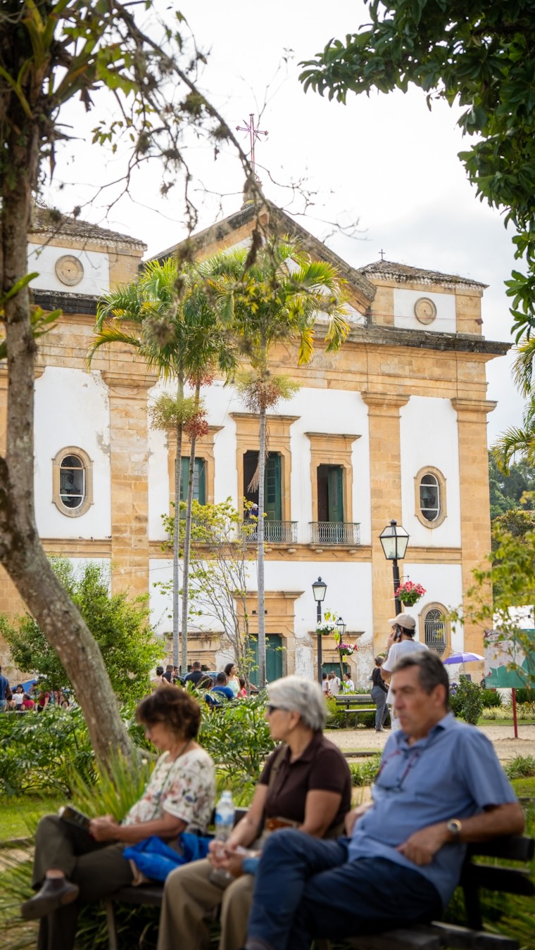 A FLIP transforma Paraty em um lugar onde cada rua conta uma história.
E entre uma conversa, um livro e um novo encontro, existe um refúgio para desacelerar, respirar e viver a cidade com calma.
⸻
FLIP transforms Paraty into a place where every street tells a story.
Between inspiring conversations, books, and unforgettable encounters, there’s a place to slow down, breathe, and experience the city at your own pace.
.
.
.
#PousadaDoPrincipe #FLIP2026 #Paraty