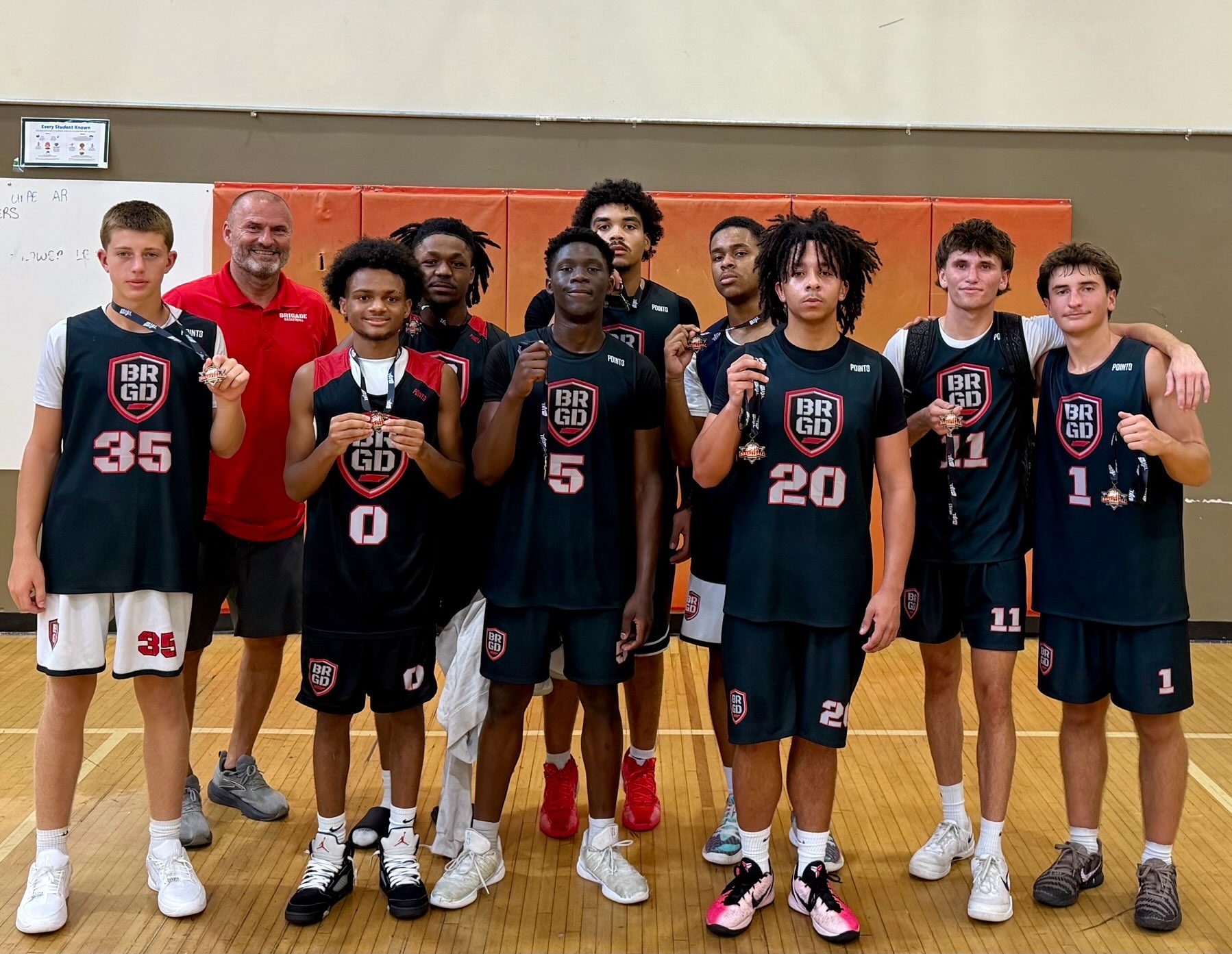 🏆CONGRATS to the #BRIGADE2027 team… MSYS Late Summer Hoops CHAMPS (4-0) in the 11th Division!
#theBRIGADEway🔴⚫️
