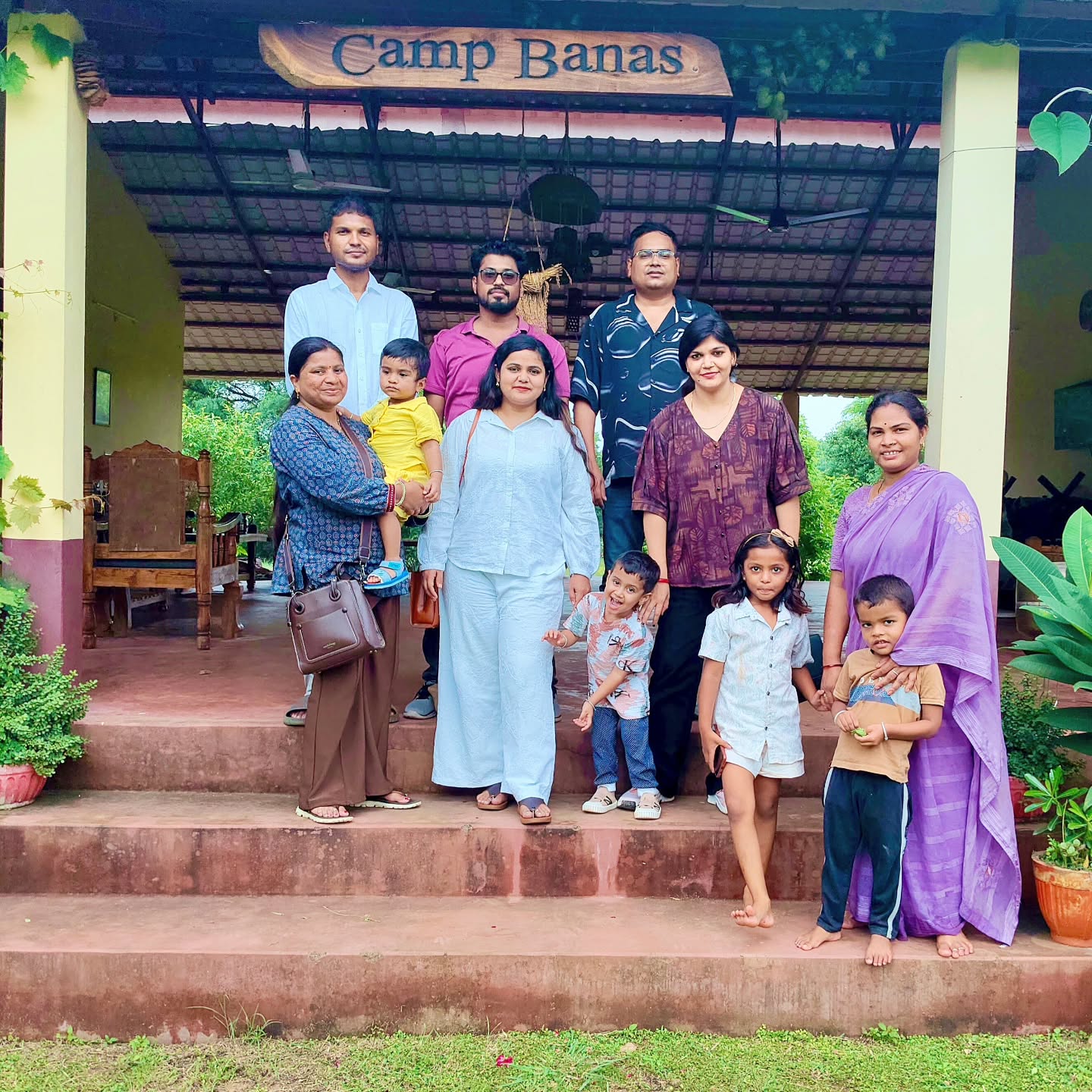 Spending quality time with my loved ones at Camp Banas! 👨👩👧👦 It's truly the best spot for families and kids to make unforgettable memories. So much fun here! 😊