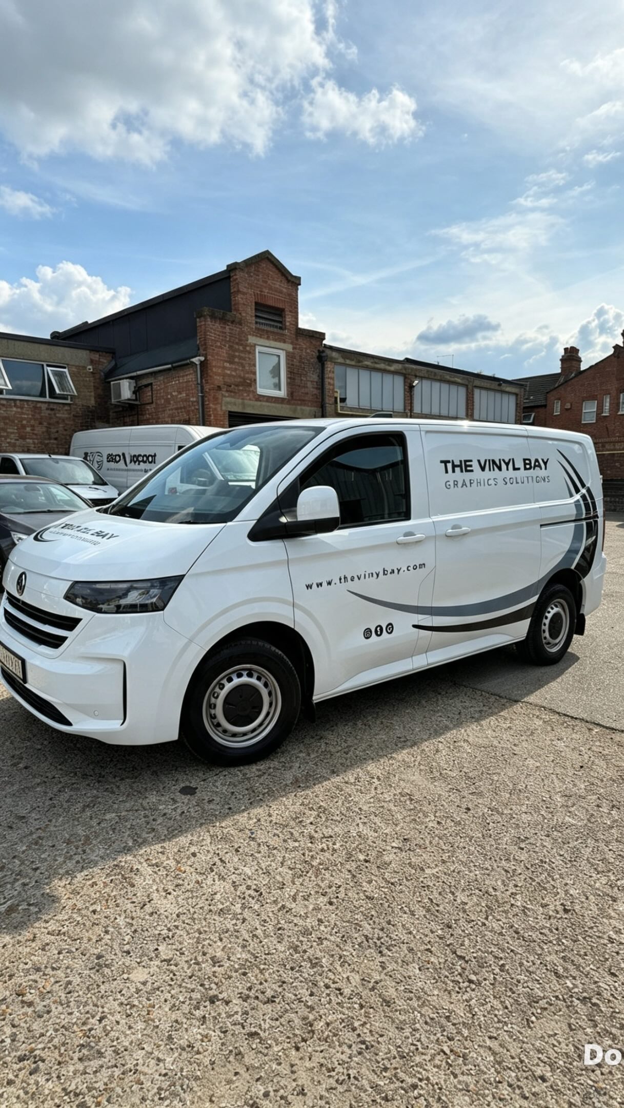 @3sg_uk @leewig @thevinylbay new #branding to this brand new #transporter #signwriting #vinylgraphics #decals