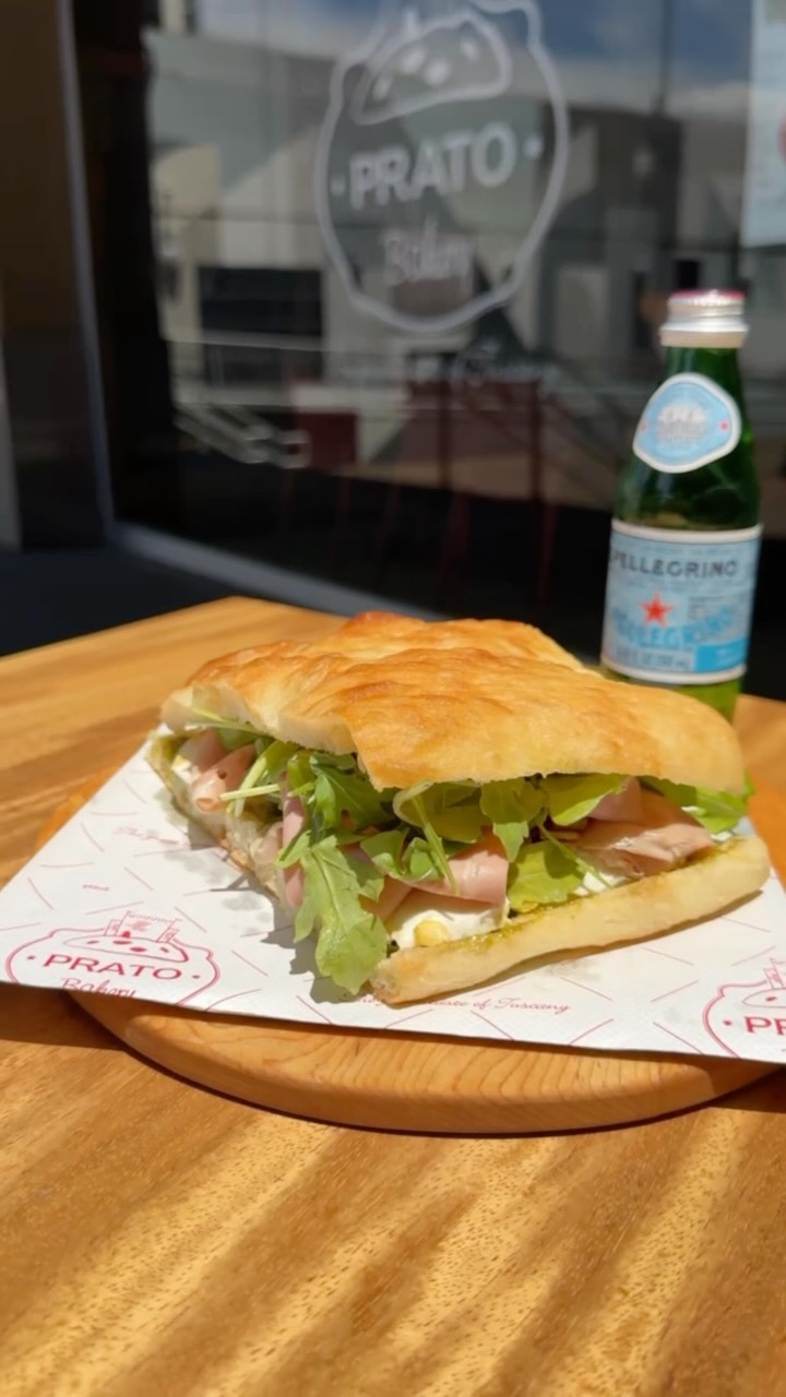 POV: your dream Sammie @pratobakery 🥪🇮🇹
#pratobakery #jerseycityeats #jerseycitybakery #schiacciata #foccacia