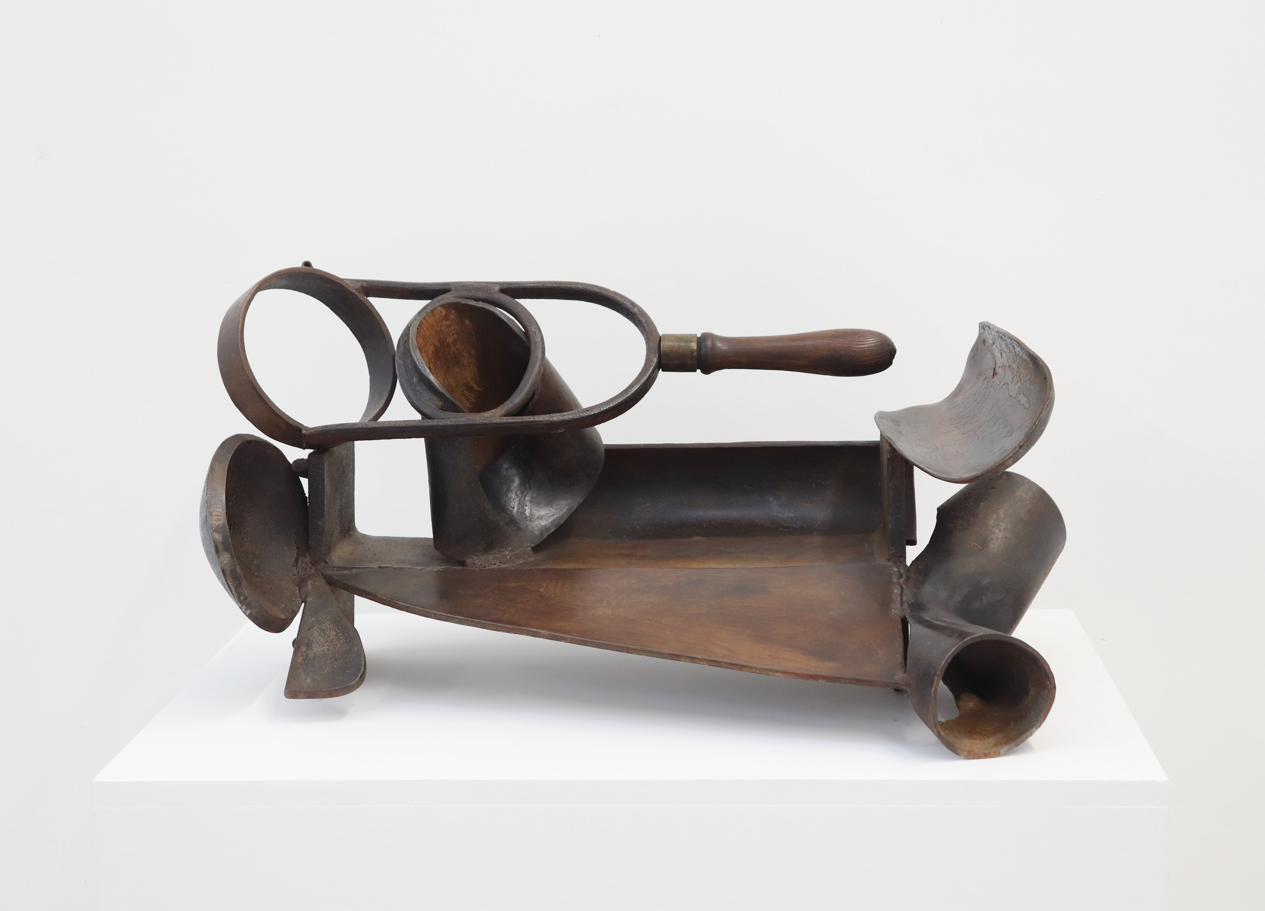 Writing Piece ‘Burnt Umber’, 1988-1989, Steel and wood, waxed, 13 1/2 x 26 x 16 in. (34 x 66 x 40.5 cm)
#anthonycaro #caro #sculpture #anthonycarocentre
