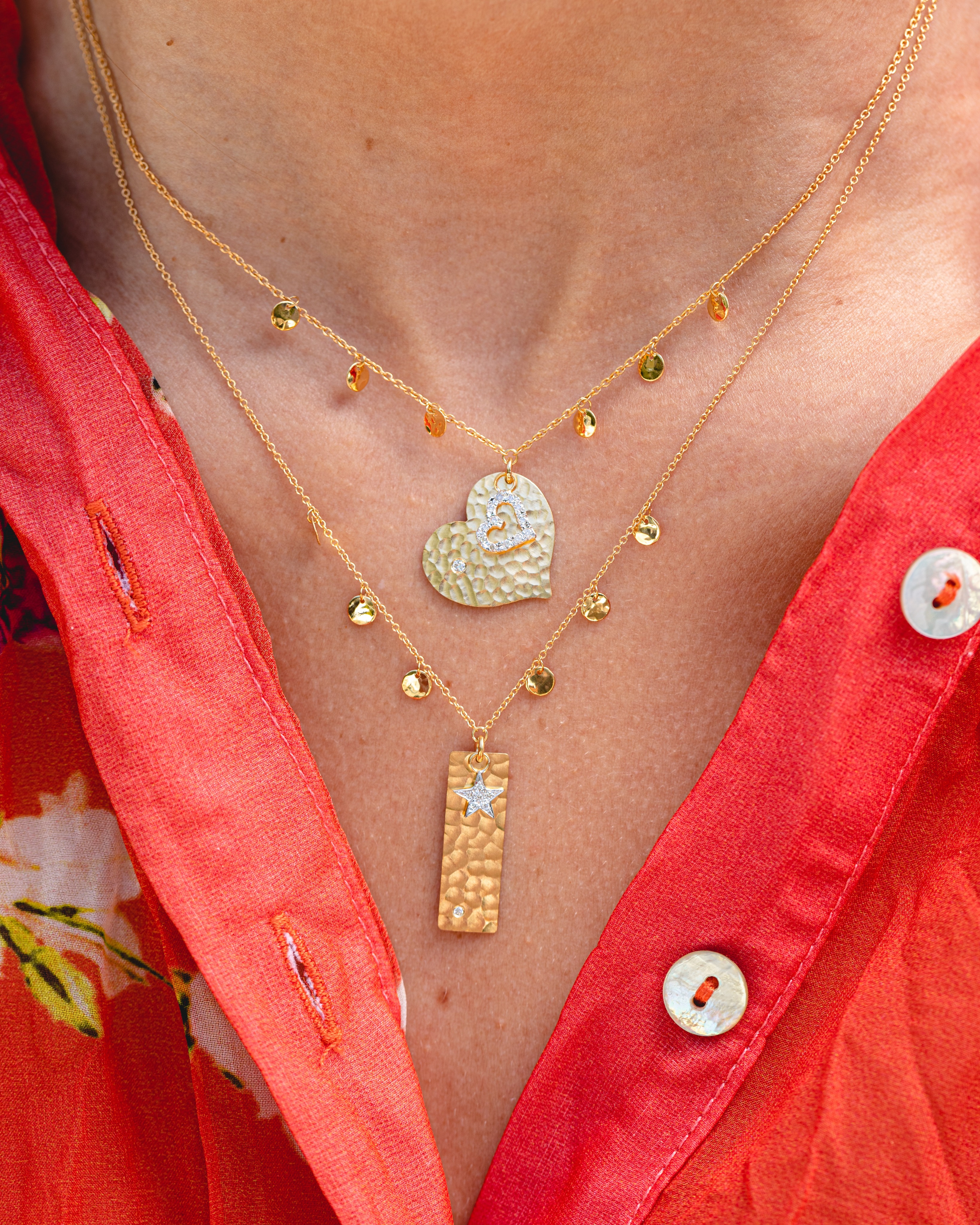 ✨ Layer your story. Hammered 14kt gold, delicate diamond details, and textures that catch the light with every movement.
#FineJewelry #LuxuryJewelry #LayeringNecklace #GoldJewelry #HandcraftedJewelry #DesignerJewelry #14KGold #DiamondJewelry #EverydayLuxury #ModernHeirloom #SummerStyle #JewelryLover #MadeByHand #TimelessStyle #goldlayers