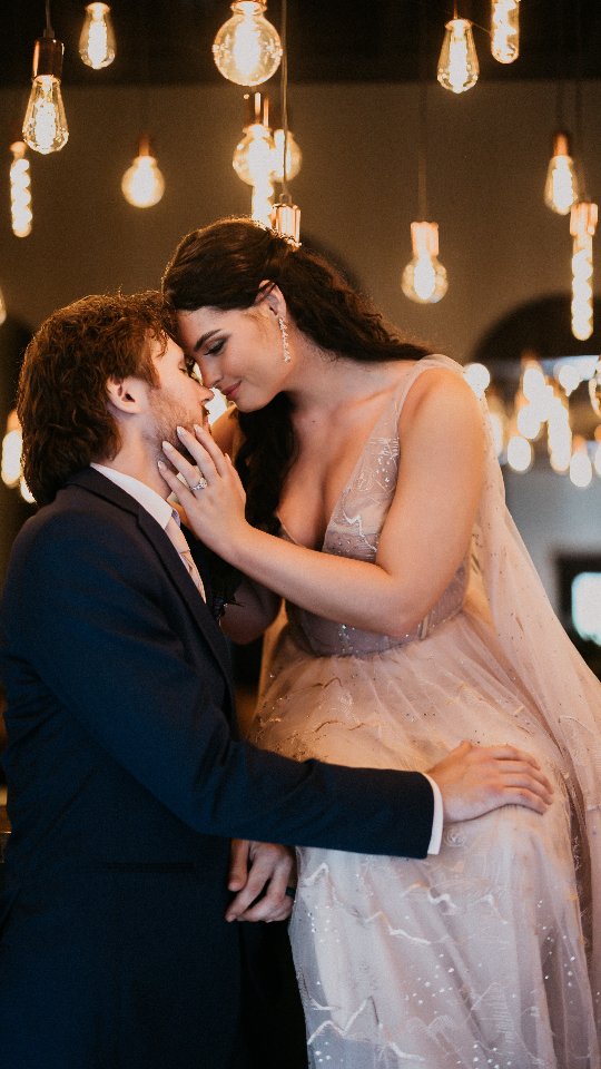 Indoor lighting? Not an issue over here. 😌 Obsessed with how these portraits at @37 Oaks turned out. 🖤
#midnightsoriee #brideandgroomportrait
Models:
@makenna.castle.9 , insta Makenna Castle
@ jeffrey.vanvalkenburgh , insta @jeffrey_vanvalkenburgh
Organizer: Simple Elegance Tennessee
Venue: 37 Oaks
Gown&tux: Trinkets & Treasures Formal Wear @thetrinketsandtreasures
Styling, decor, and setup: Venue Decor @venuedecorandmore
Florist: Filomena's Florals @filomenasflorals
Cake: @Wild vines bakery @wildvinesbakery
Makeup artist: @goldenbridal.tn
Hair stylist: Jaylin, @edifysalon