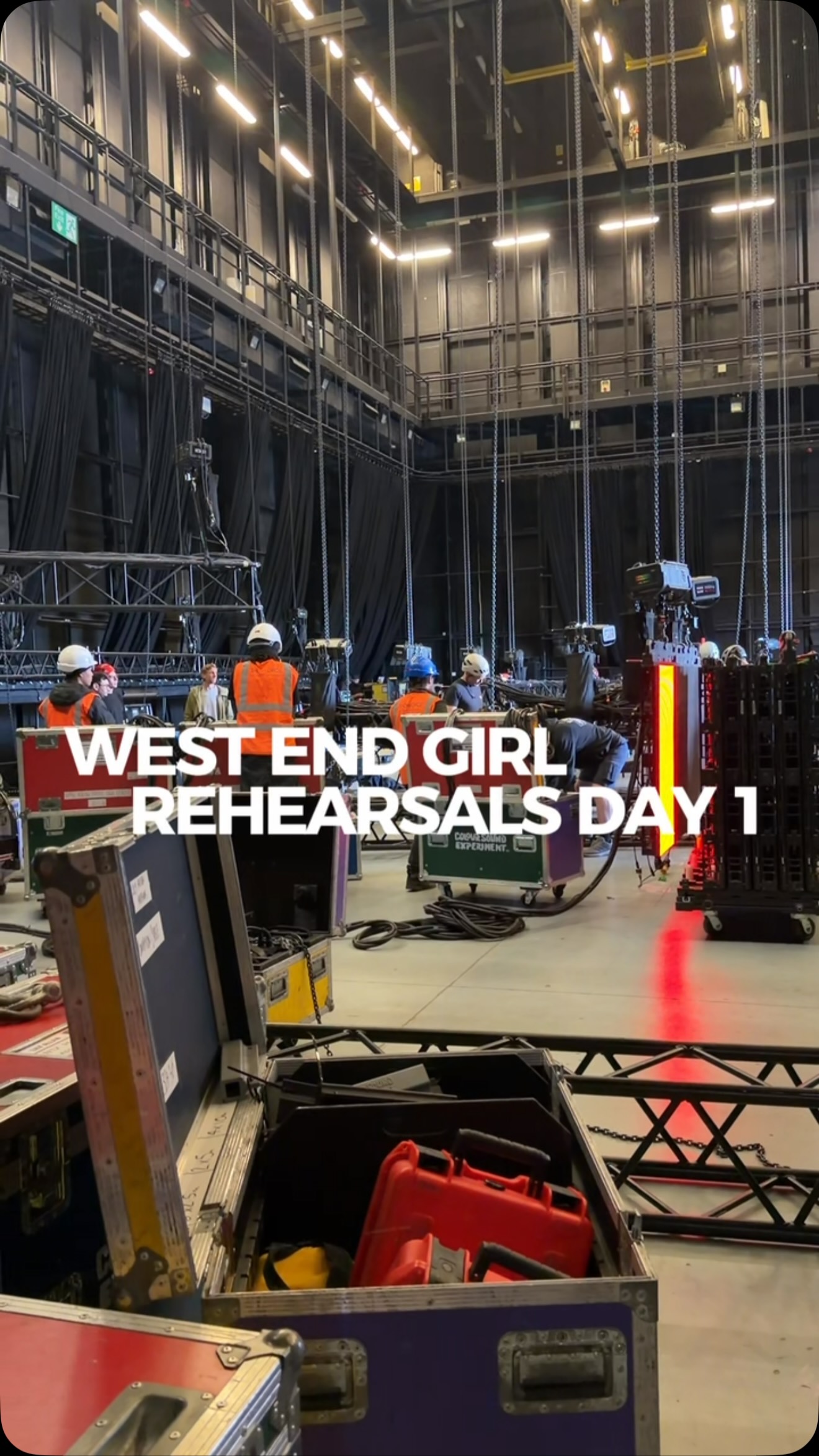 Rehearsals Day 1 #lilyallen #westendgirl #arenatour
@lilyallen @sebchew @mattdawlightingdesign @gricg @meshhenry @melzy917 @tallulahcaskeydesign