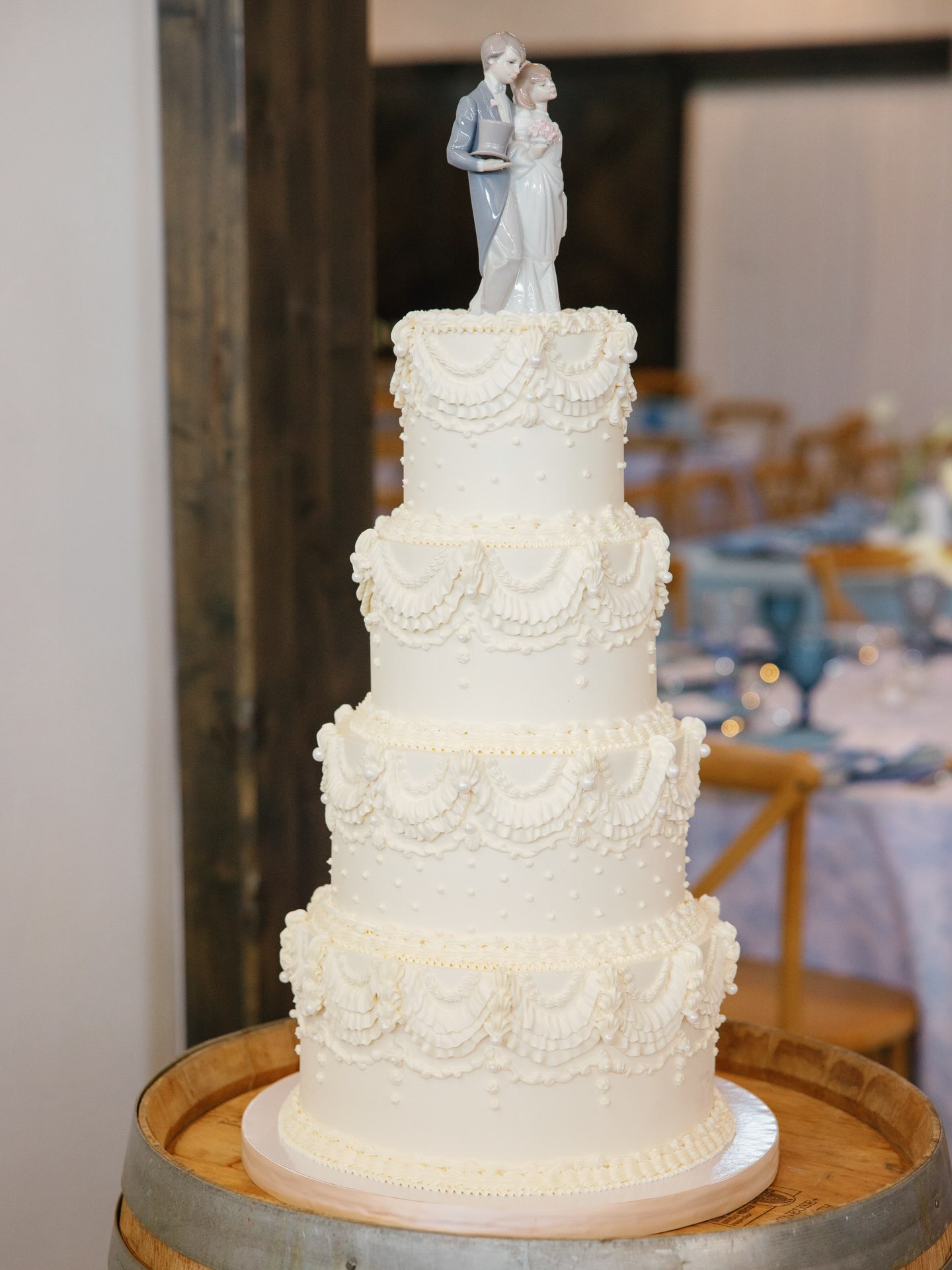 Vintage wedding cakes are here to stay🕊️
This wedding cake was so special. The cake topper was the same topper the bride’s parents used on their own wedding cake. It complemented the vintage piping perfectly. Swipe ➡️ to see more detailed shots of this four tier stunner!
This was 140 slices of almond cake, with raspberry compote filling, and vanilla Italian meringue buttercream🍰
Wedding vendors:
Coordination @desertflowersevents
Design @kimberlee.lacey
Venue H5 Ranch Garden Valley
Photographer @brambleandvinephotography
Video @jryanfilms
Dress @loveliestbridal
Dress Designer @LisSimonbridal
Bridesmaid dresses @jjshouseofficial
Muah @annellie.mua
Grooms attire @altonlane @dillards
Groomsmen @theblacktux
Florals @reveriefloristry
Rings @Jensen_Jewelers_burley
Dj @wildfiredjs
Caterer @pelappinocatering
Dessert @paoliansweets
Rentals @rustiquerentalsandeventdesign
Rentals plates @idahotentsandevents
Linens @urquidlinen
Dance Floor @djjohnnyutah
#vintageweddingcake #boisebakery #boiseweddingcakes #boisecustomcakes #boiseweddings
