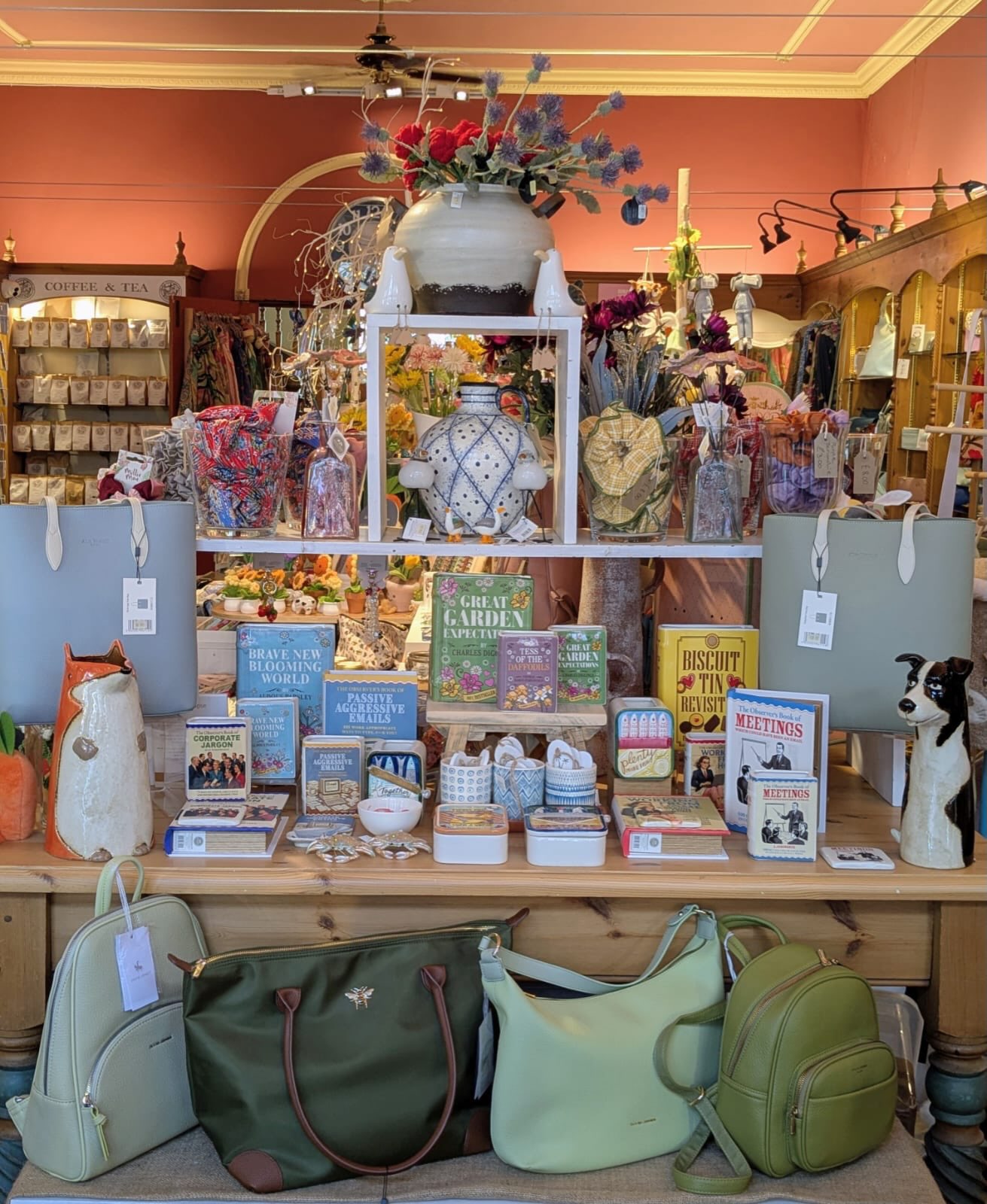Updated display✔️🌷
Let the weekend commence☀️
Find us here until 5:00pm today🕔✨
•Ceramic Gardening Book Flower Vases💐
•Wooden Novelty Flip Flop🌊
•Ceramic Sardine Tins🐠
•More Decorative Cermaic Pots
☀️ 🌷 🌊 🎣 🌻 💓
📰👀