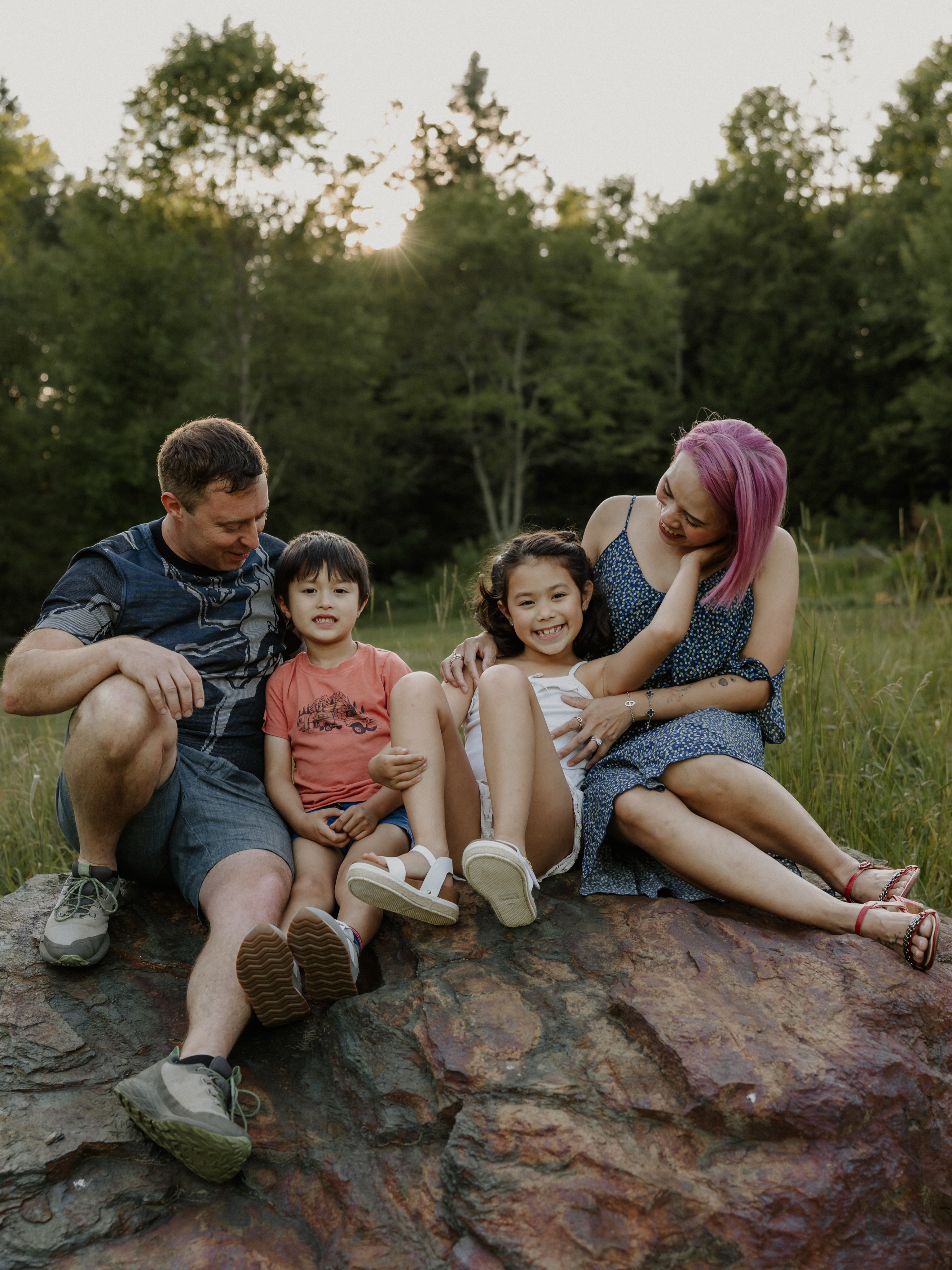 Spent the evening with the sweetest fam the other day 💞 They were regulars at @frontseatcoffee in the summers when I was there, so it was so fun to see them again and take some fun family photos!