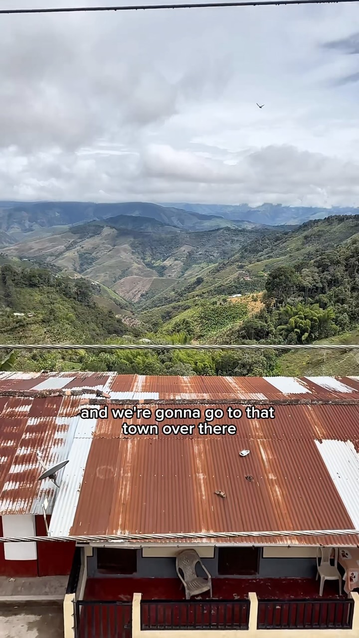THIS is 100% Colombia 🇨🇴👇🏼
We were riding through town when a local woman invited the three of us upstairs to her apartment, just so we could enjoy the view.
No plan. No reason. Just a warm invitation from someone we had never met before.
And honestly, that says so much about Colombia.
People here are open, curious and incredibly welcoming. They invite you in, start a conversation and make you feel at home within minutes.
It is also what makes our tours so special.
We know where we are going, but we never fully know what the day will bring. Sometimes it is an unexpected view. Sometimes a spontaneous invitation. Sometimes just a small moment that ends up becoming one of the best memories of the trip.
That is the energy of Colombia.
You cannot really explain it.
You just have to experience it. 😉🧡