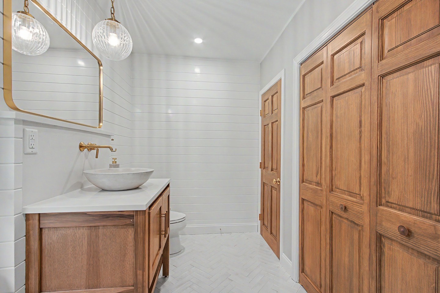 A waterfront home on Sheep Pond in Brewster was thoughtfully reimagined through a major renovation designed in-house by the Cape Associates team. The project included reconfiguring three bathrooms, transforming a large unfinished space above the garage into an additional bedroom and bathroom, and making updates throughout the home. From carefully selected finishes to custom details that complement the property’s original character, every element reflects thoughtful design and skilled craftsmanship. These photos offer just a glimpse of the complete renovation.
#CapeAssociates #BrewsterMA #CapeCodRenovation #WaterfrontHome #HomeRenovation #CapeCodHomes #CustomCraftsmanship #InteriorDetails #QualityConstruction