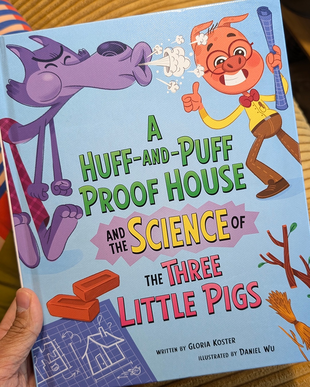 The Science of Fairy Tales - The Three Little Pigs 🐷🐷🐷🐺🧪💡🔬
Livros que usam contos de fada para conversar sobre ciência! Um dos projetos mais legais que fiz nos ultimos anos ❤️
É uma coleção de 4 livros, dos quais fiz 2: Os Três Porquinho e João e o Pé de Feijão.
Aqui estão algumas ilustras dos Três Porquinhos.
publicado pela Capstone
1/9