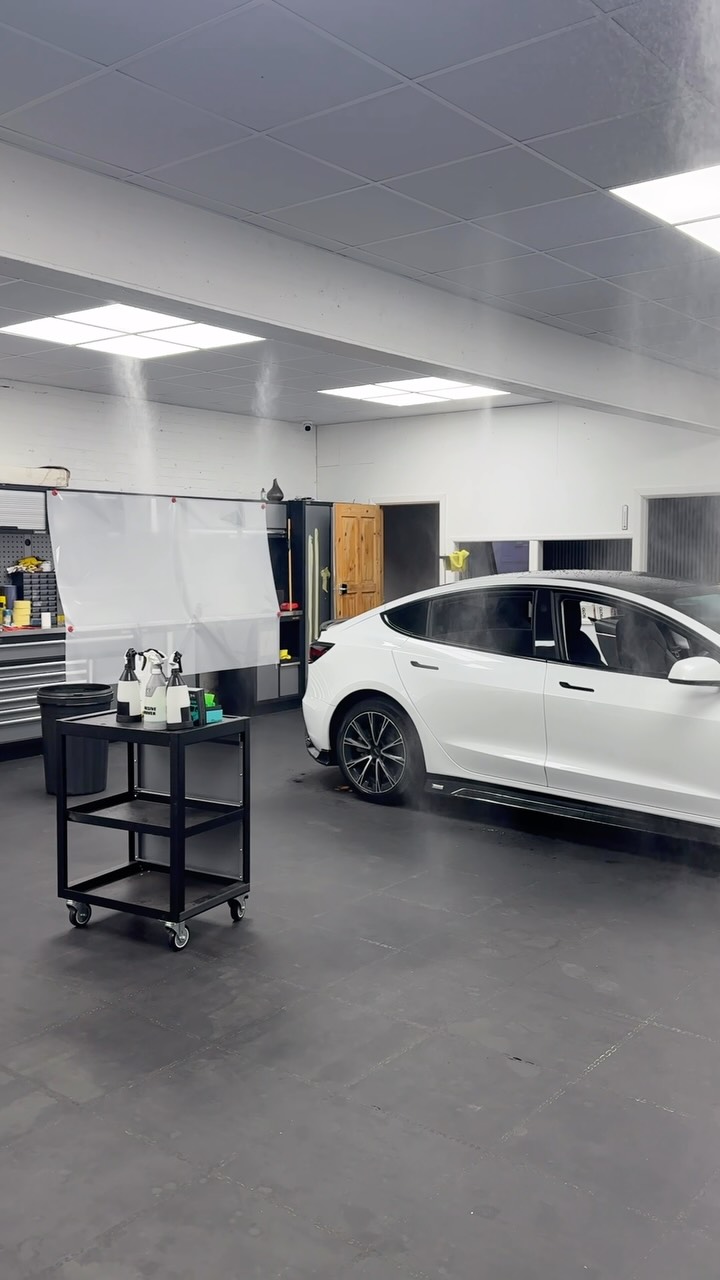 Increasing that humidity ☔️ #paintprotectionfilm #thewrapper #vinylwrap #carwrap #tesla