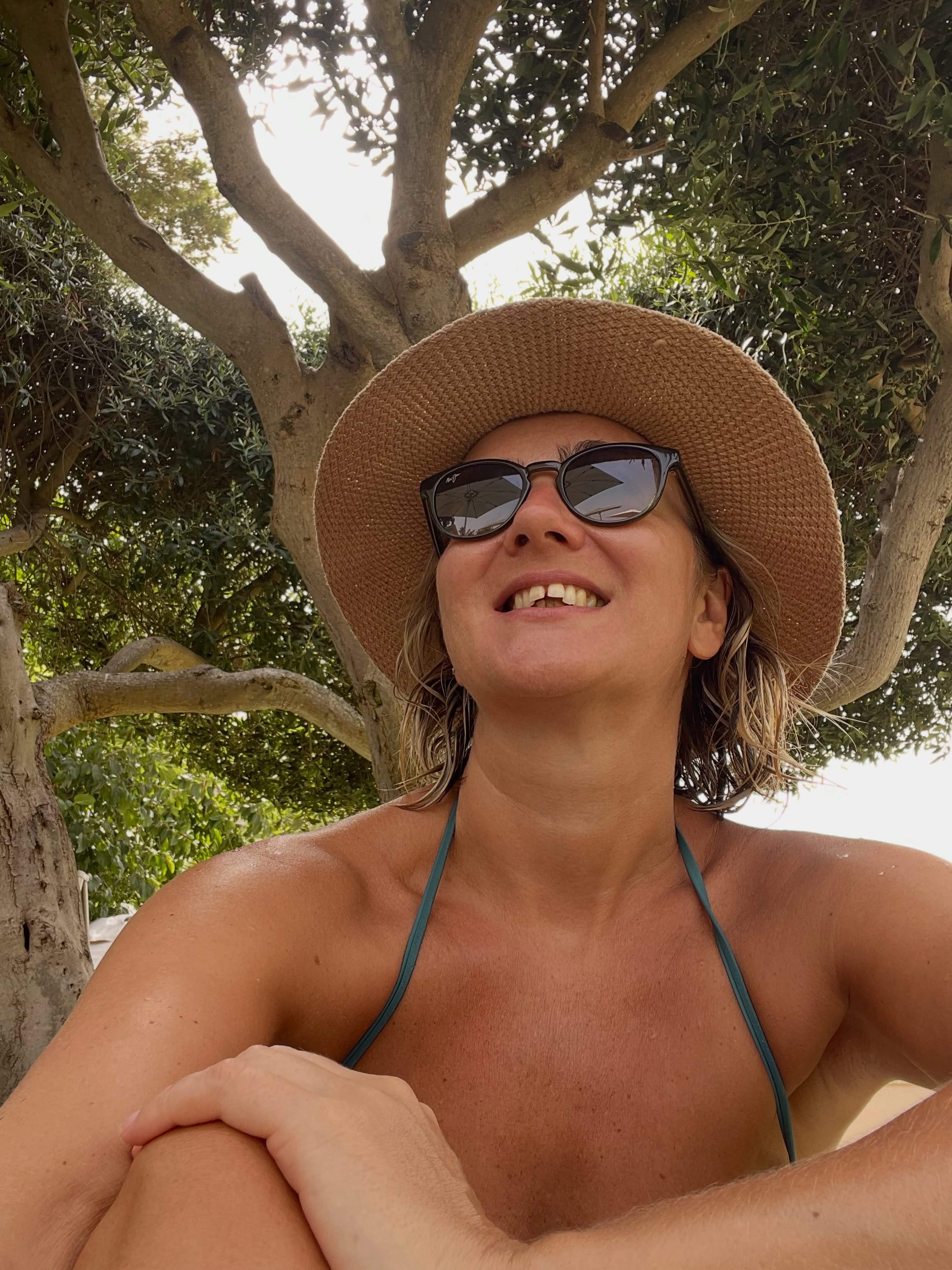 Kicking off the summer holidays with some pure laziness and rest 🌞
Sunbathing, forest bathing, and a lot of eating 😋🌤️daydreaming my way through the season and quietly planting seeds for a new sound spa project 💫 watch this space.
All the instruments are having their own little holiday too, resting up before they sing again at our Late Summer Sound Spa.
Wed 9 Sept | 7.30–9.00pm | Amersham
Link in bio to book 💗
#soundspa #soundbath #soundhealing #forestbathing