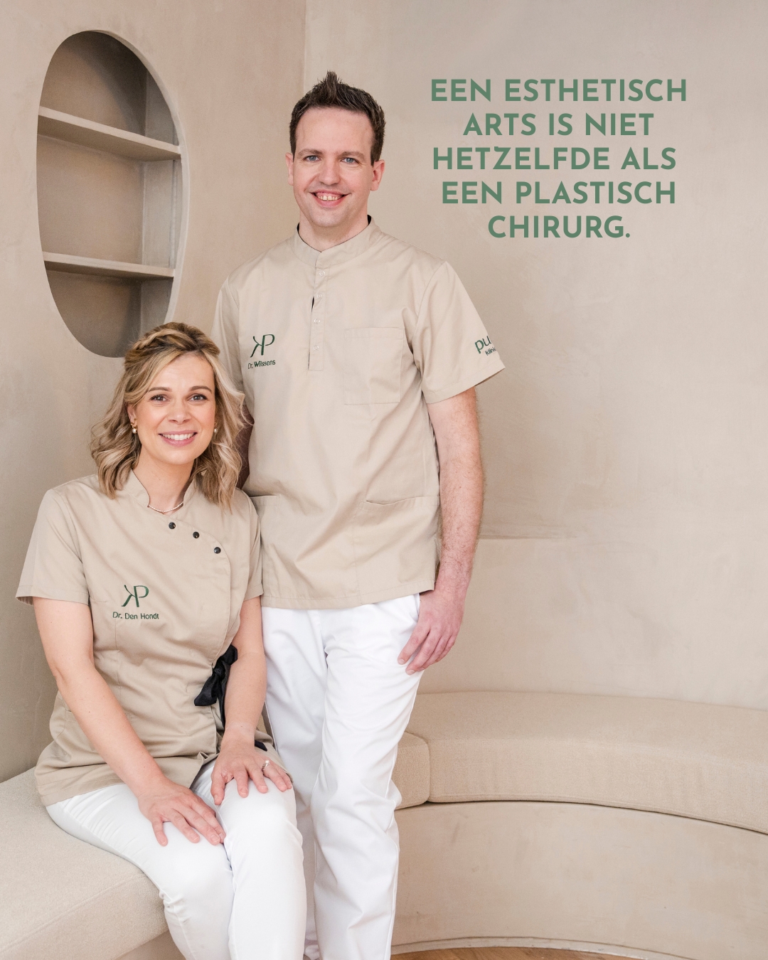 Niet elke arts die esthetische behandelingen uitvoert, is een plastisch chirurg.
In de esthetische wereld worden termen erg vaak door elkaar gebruikt. Toch zit er een wereld van verschil in opleiding, wettelijke erkenning en veiligheid achter deze titels.
Wil je precies weten wat het verschil is en waar je op moet letten als patiënt? ➡️ Swipe door de post!
Wil je er nog dieper op ingaan?
Beluister Aflevering 5 van onze podcast Plastische Chirurgie Gesnapt! Daarin leggen we haarfijn uit hoe het landschap in elkaar zit en hoe je als patiënt altijd de veilige keuze maakt.
#plastischechirurgiegesnapt #puurkliniek #plastischechirurgie