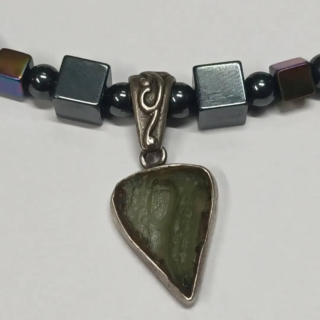 I finally remade a necklace for my moldavite.. Its a co.bination of part of the original one that my old boss made and one I did a trade for from an artist friend. Well they both have been broke for a while and I really wanted to ware my moldavite again. So this is a Frankenstein of those two and some other beads I had bought while make my meteorite nekalce. I love it! I may add a line of jewlery to my portfolio one day
#moldavite