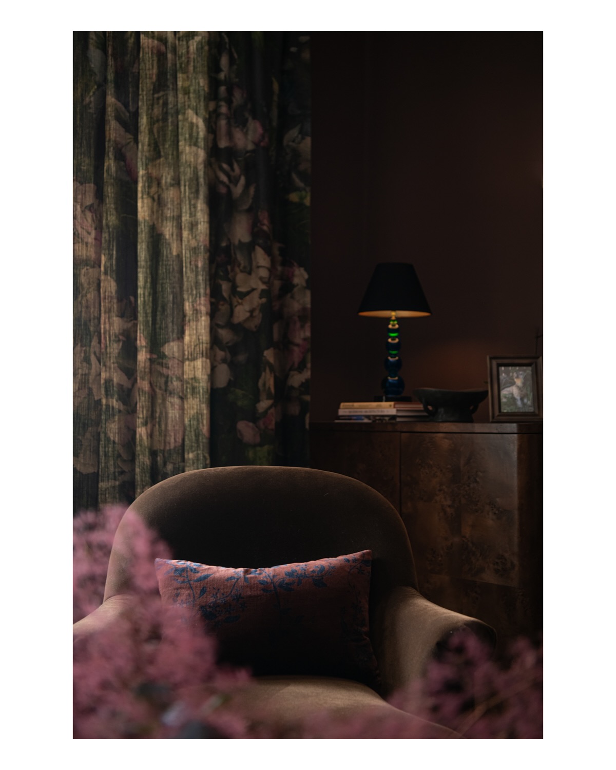 This sexy parlor in Richmond's fan district was featured in this month's issue R Home Magazine. Image one is a personal favorite that didn't make the feature. #asseenin @rhomemag
design: @aboderichmond
photography: @laura_visioni