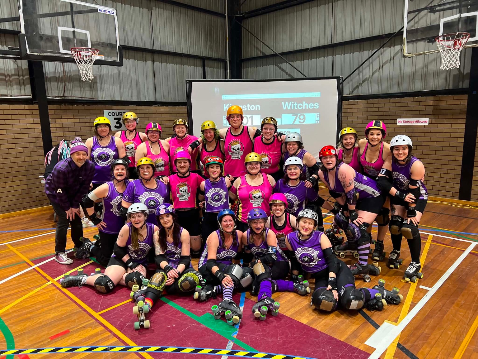 Yesterdays game marked the end of the pool rounds for this year’s @statewidestampede and we could not have asked for a better game against the incredible (and oh so tough!) @kingstoncityrollers
Everyone gave their all on track, and we couldn’t be prouder of our witches for their amazing efforts all round!
Congratulations to the MVPs of the match
💜 Honeybee and Neverending Rory
🩷 Richiety Grub, Achilles Wheel + C’Amanda Chaos
And a big thank you to @northeastrollerderby for hosting!
Now, bring on Semi Finals! ✨