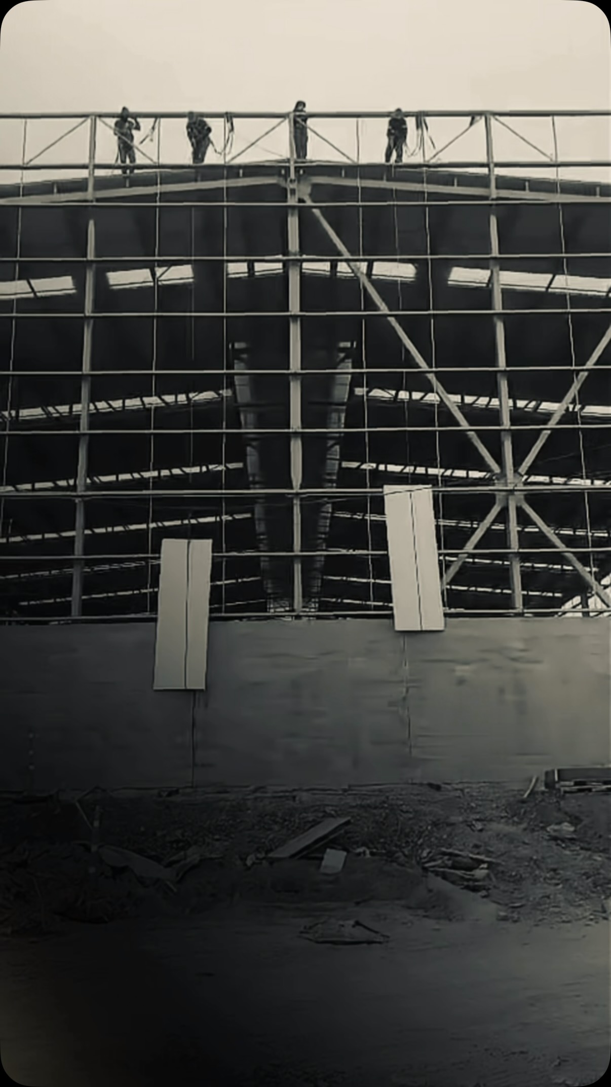 “Nosotros te cubrimos” es más que un refrán: es nuestro legado. 🏗️🛡️
Buscamos que, al pasar los años, sigas igual de tranquilo y confiado sabiendo que tus mejores estructuras e inversiones están cubiertas con la más alta calidad y precisión técnica.
En Arquo garantizamos cubiertas industriales diseñadas para durar y resistir el paso del tiempo.
🤝 Más de 15 años construyendo confianza.
📩 Cotiza tu proyecto con nosotros.