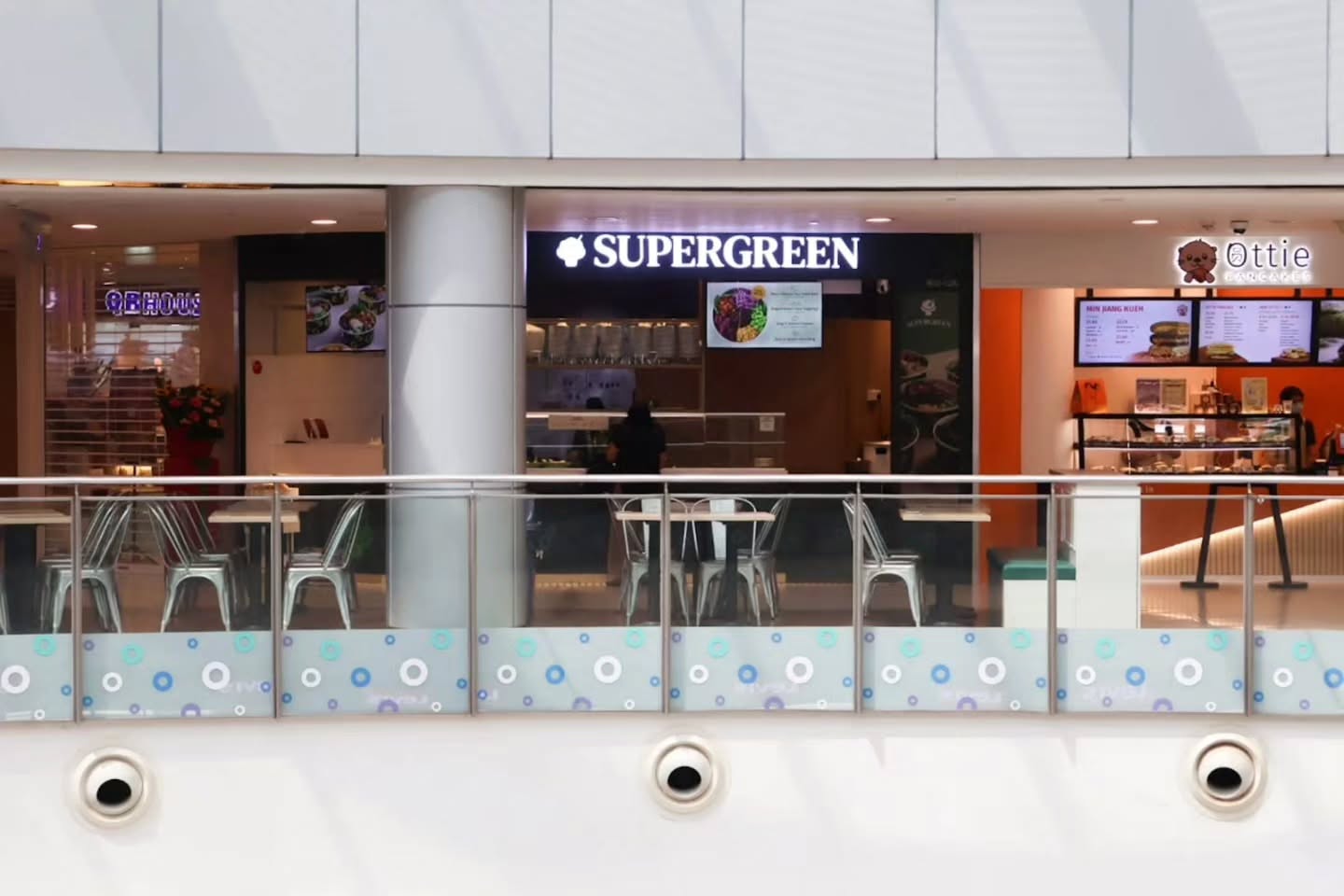 A little goodbye, but not for long. 💚
Our Alexandra Retail Centre outlet will be closing temporarily from tomorrow (30 Jul) 3pm as we prepare for a fresh new space. We'll be back in Q4 at #02-43, Alexandra Retail Centre. Stay tuned for updates! #supergreen #supergreensg #newoutlet
