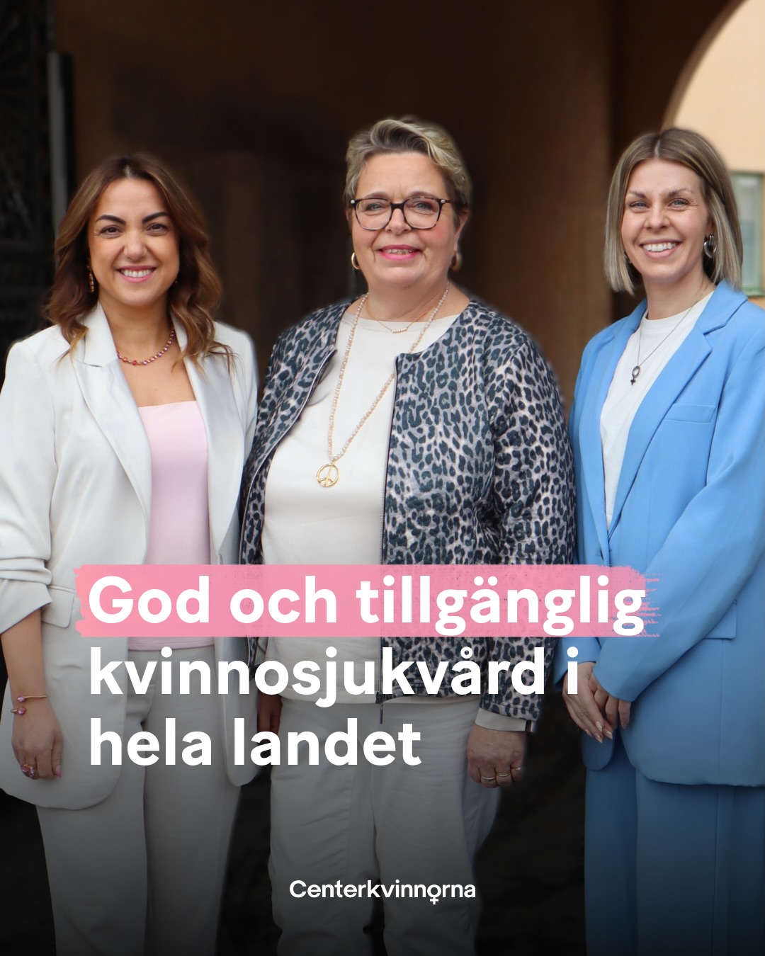 Sveriges kvinnor förtjänar bättre. 💚
Kvinnors hälsa har alltför länge hamnat i skymundan. Oavsett om det handlar om hormonell hälsa, endometrios, klimakteriet eller en jämlik förlossningsvård är det dags att ta kvinnors vårdbehov på större allvar.
Vi i Centerkvinnorna vill se en kvinnosjukvård som är tillgänglig, kunskapsbaserad och jämlik, oavsett var i landet du bor.
Den 13 september har du möjlighet att rösta för ett mer jämställt Sverige. Rösta på Centerpartiet och kryssa en centerkvinna. 🍀