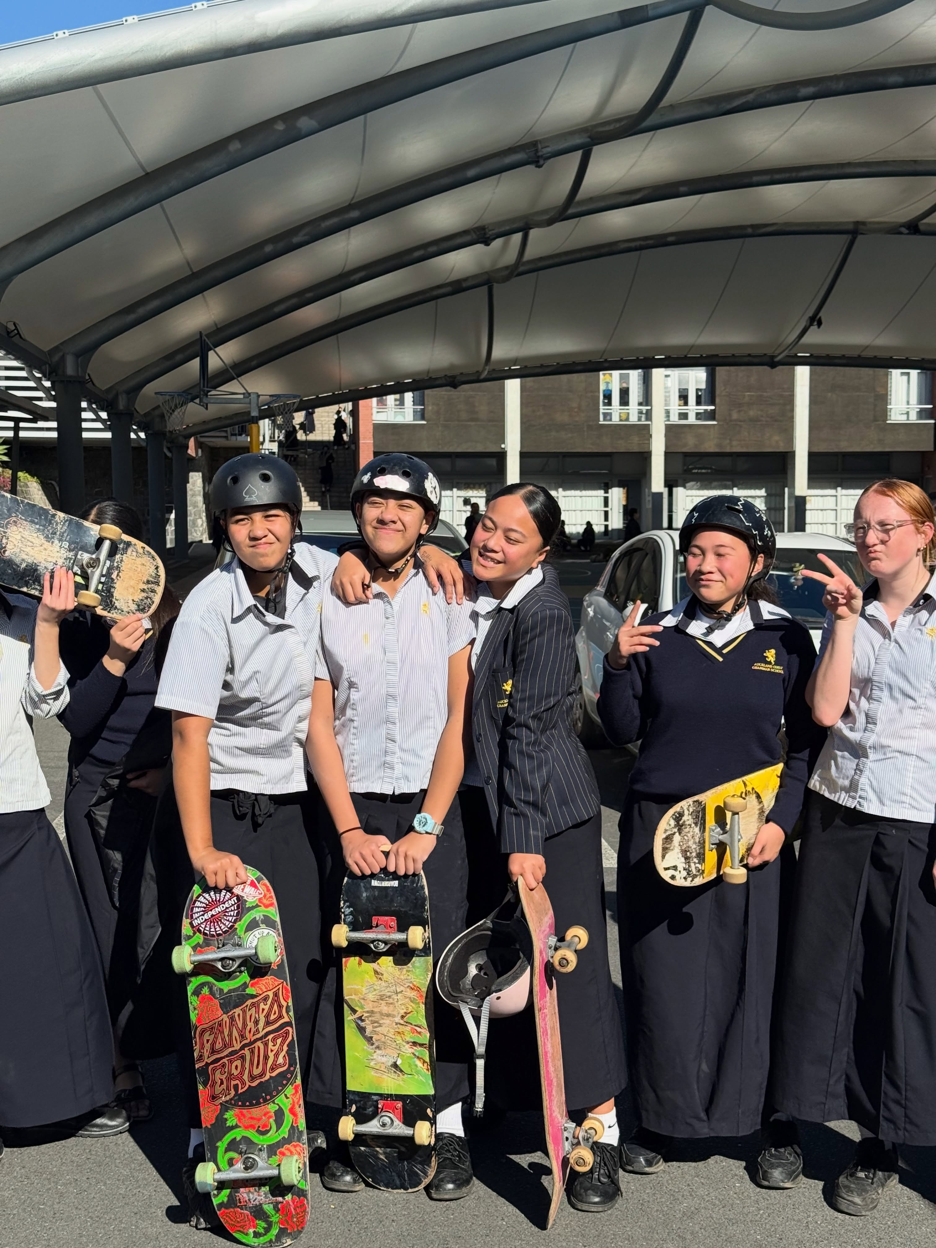 we had an awesome session today at Auckland Girls Grammar who will have us in for the next 5 weeks running skate lessons at lunch time for the whole school 🫶🫶 so much fun for all the girls to connect through skateboarding 🥰 we even got to see our friend @kennethchapmanauthor who coached for us for a long time before kicking off his teaching journey there ❤️