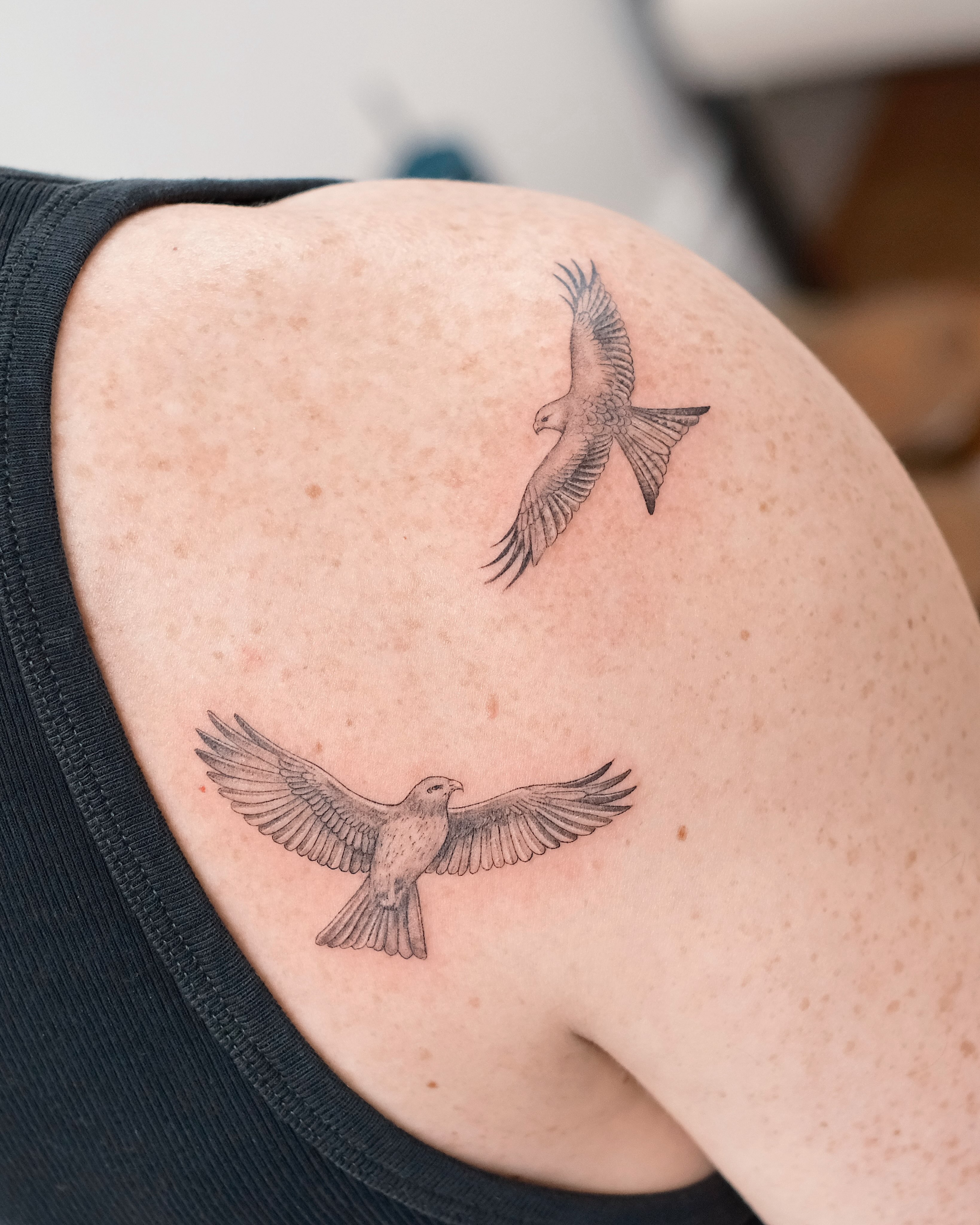 a pair in flight 💌
-
-
-
-
-
-
-
-
#coupletattoos #finelinetattooartist #art #ink #dctattoos