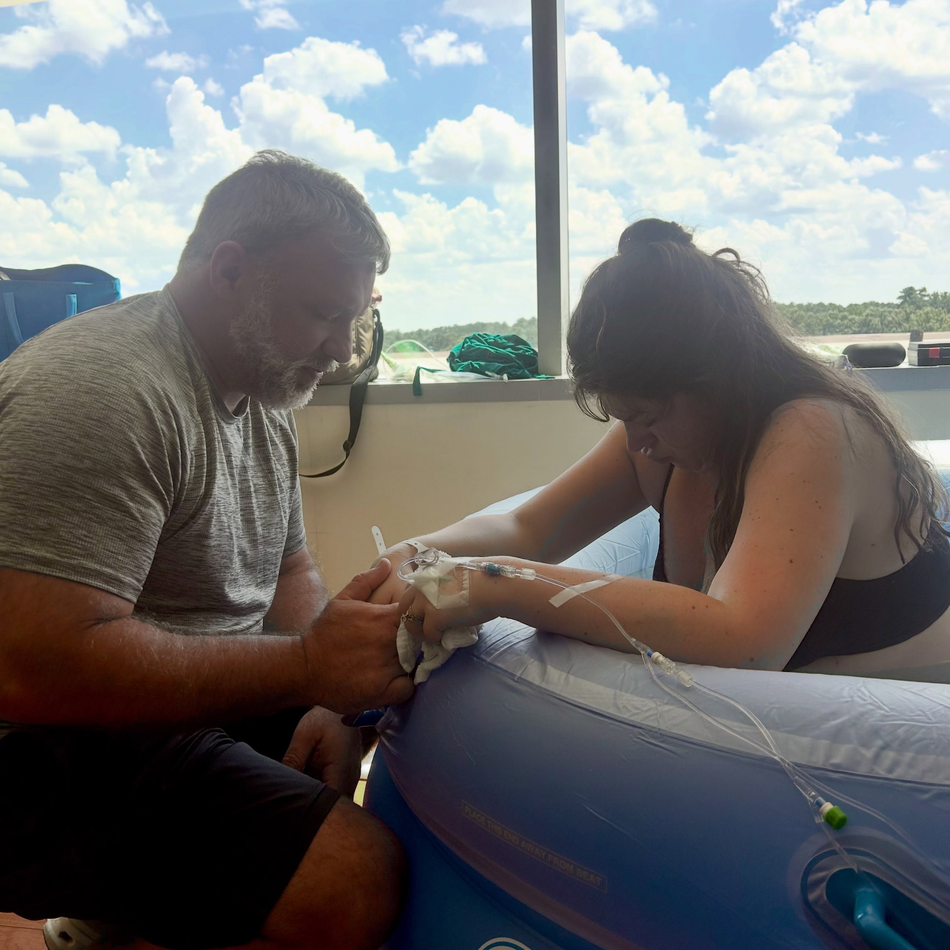 What a beautiful thing to witness in a labor when a woman is full of surrender and praise for the God who is fully with us and for us every step 🫶🏼✨
To get to walk alongside her and just reassure her that she was safe and held in the hands of Jesus was an absolute privilege as she leaned into that truth to bring her little baby into this world 🤍
#doula #dwellingtidedoula #birthdoula