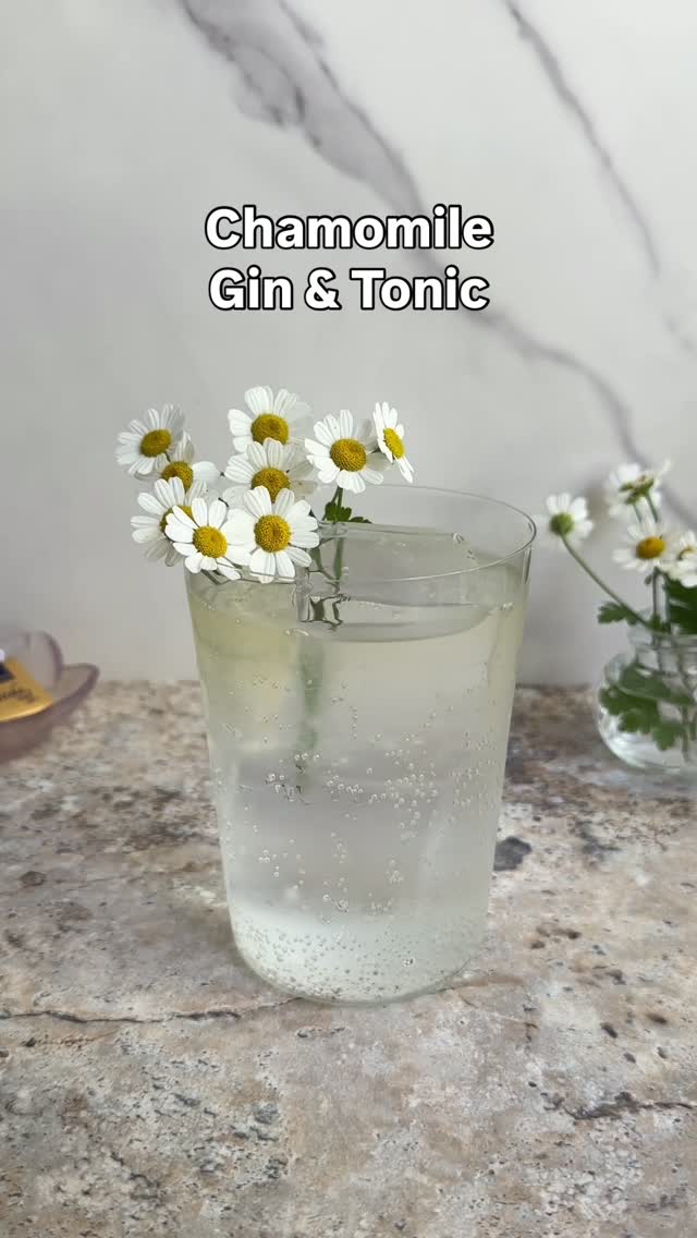A Gin & Tonic, softened with floral depth and a touch of bitterness. 🌼🍸 @sipswithkilala featuring Luxardo Chamomile Bitters in a refreshing take that’s delicate, aromatic, and beautifully balanced.