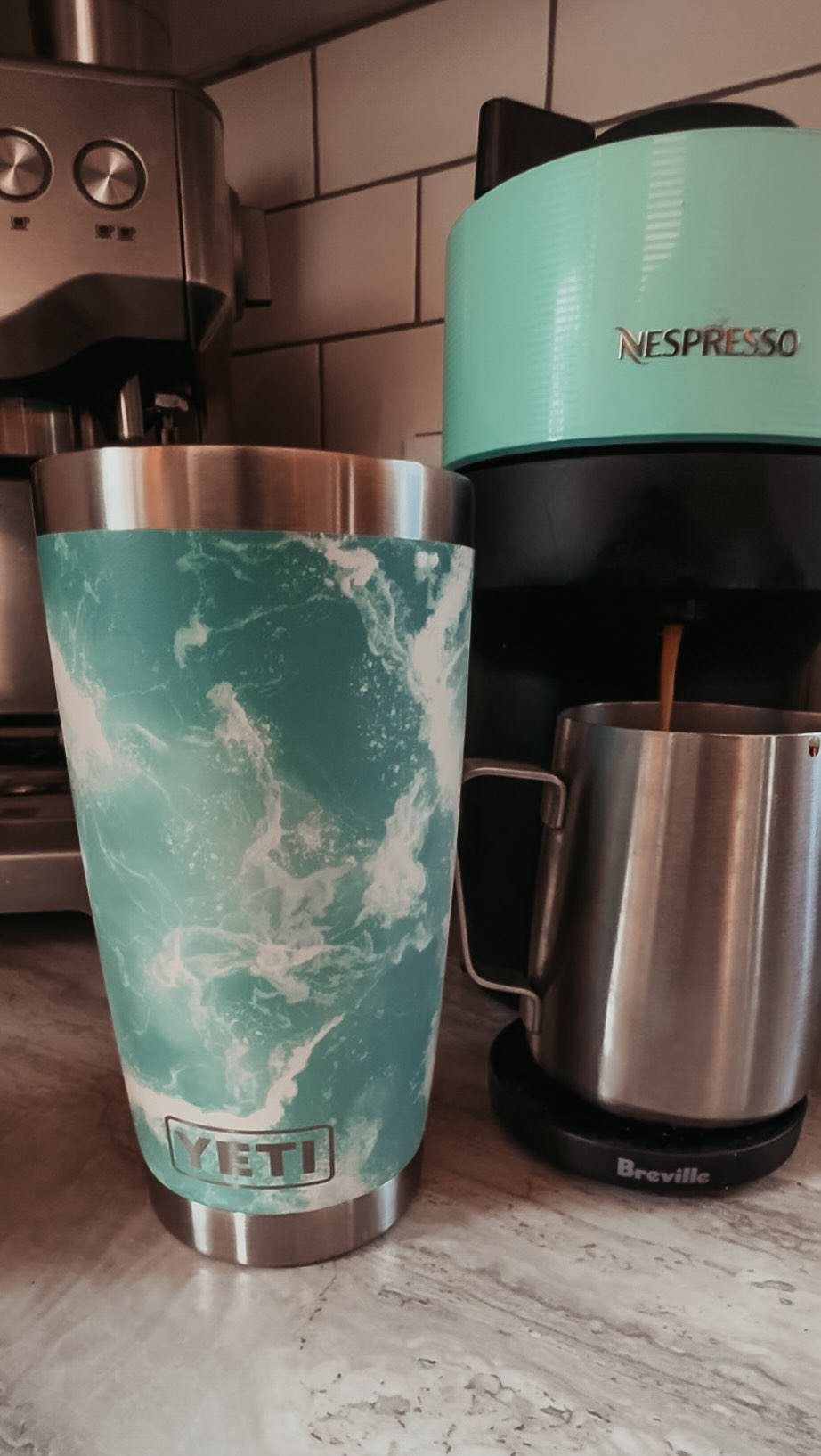 The one I use depends on the mood and then iced or hot depends on the vibe!
😅☕