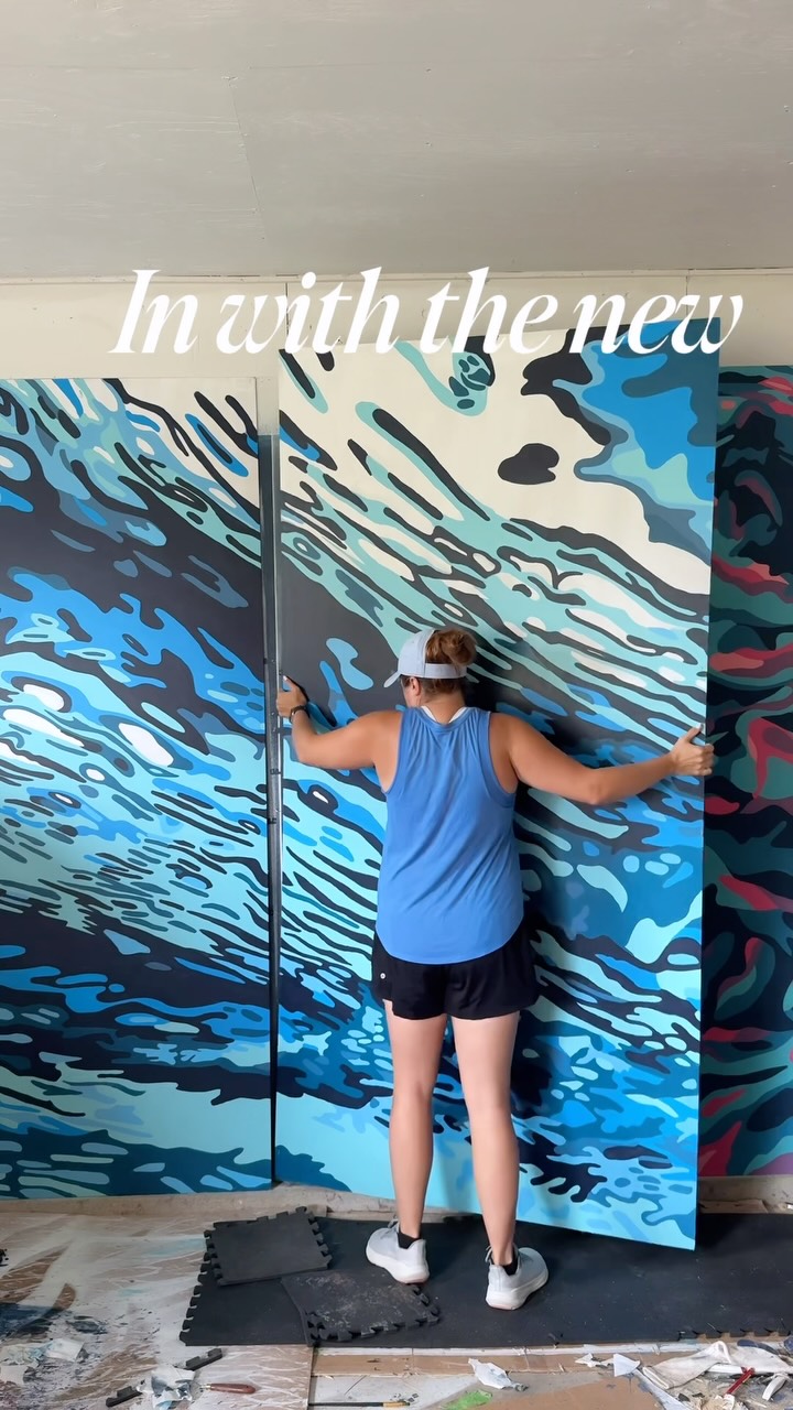 Out with the old, in with a new mural! ๐ double sided mural sketchbook for the win.
Which do you prefer the florals or the water murals? ๐
#artist #oceaninspired #oceanart #mural #muralist