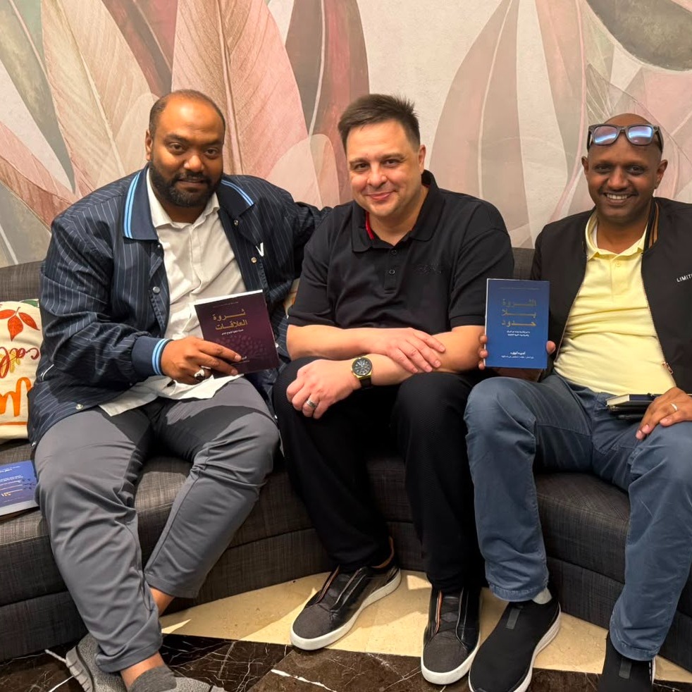 From Penang to Cairo. 🇲🇾✈️🇪🇬
Books, coffee, old friends, and years of shared memories.
It was a pleasure reconnecting with people I have worked alongside for many years and sharing the Arabic editions of Relationship Wealth and Wealth Without Borders.
Different cities. The same warmth.
Business brings people together. Genuine relationships remain. ❤️📚
#RelationshipWealth #WealthWithoutBorders #Trust #Entrepreneur #Author #Penang #Cairo