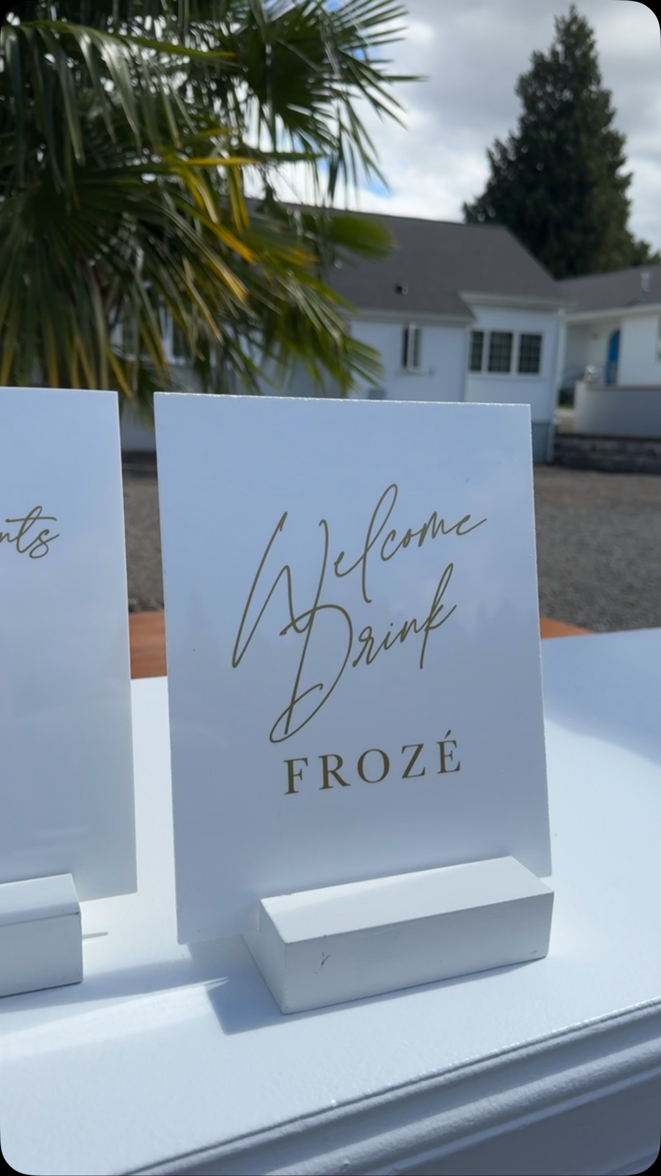 A look at the set up for M+JT this last weekend at @oswegohillswinery ❤️❤️❤️ white acrylic with gold vinyl