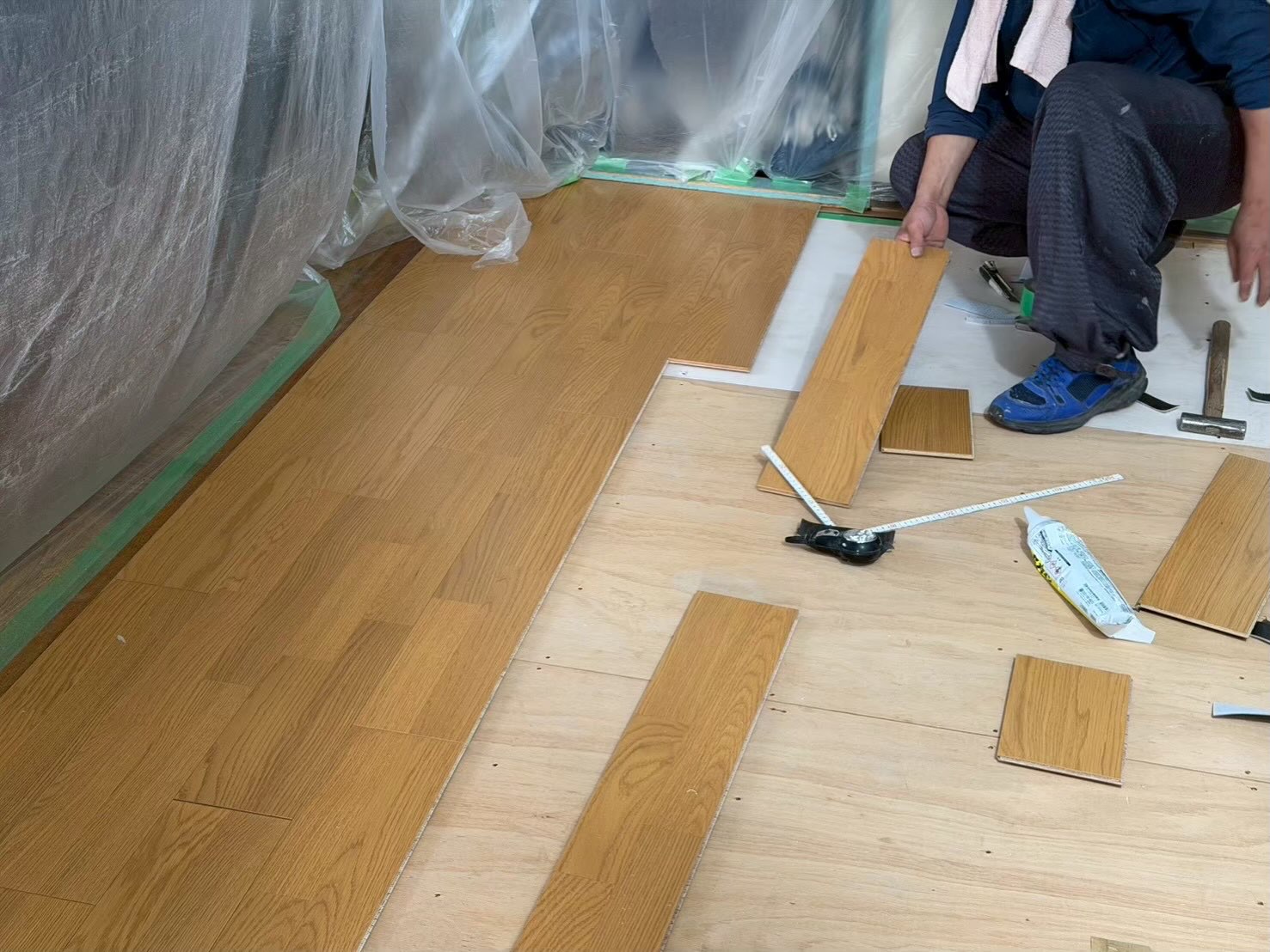 作業の様子です👷🏻♂️🚧🔨
暑いので皆様家の中外問わず熱中症には十分お気をつけください!
#東京
#神奈川
#相模原
#リフォーム
#フローリング