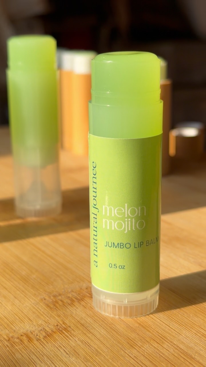 juicy watermelon and refreshing mint…the perfect combo 🤭 🍉 🍃
available in regular and jumbo sizes this Friday!! 💚
#lipbalm #lipcare #naturalskincare #cleanbeauty #lipbalmaddict