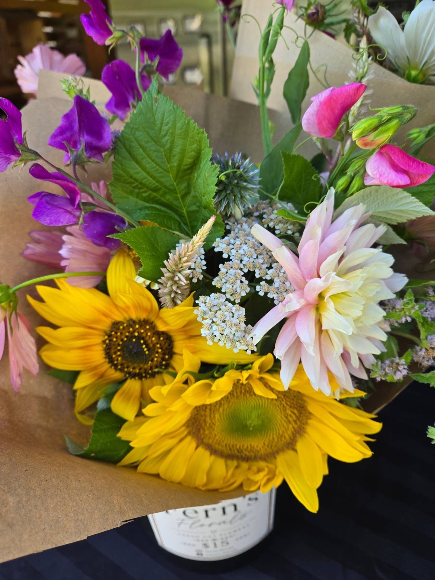 The Farmstand just got a whole lot prettier! ๐ Now stocking gorgeous bouquets from @ferns.florals ! Fresh flowers, fresh veggies! What could be better! ๐ป๐ธ โบ๏ธ
#summerblooms #fernsflorals #kootenaycornergardens #freshcutflowers #farmstand