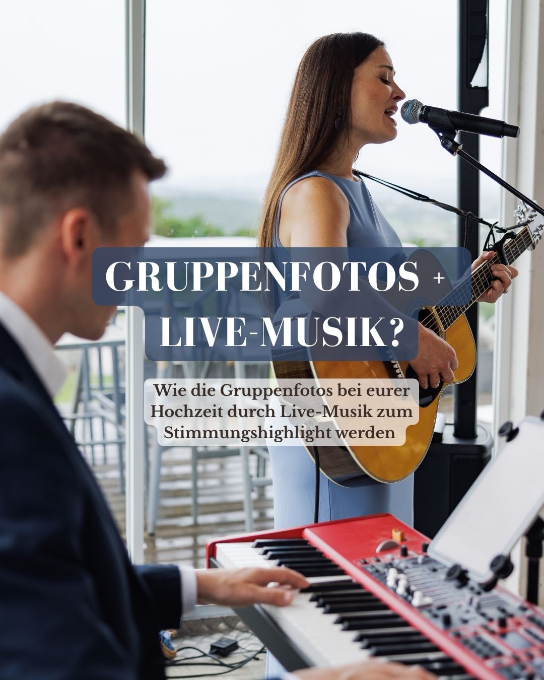 Was würdet ihr sagen, wenn ich euch ein paar Tipps verrate, wie eure Gruppenfotos nicht mehr zum Zeitfresser, sondern zu einem richtigen Stimmungshighlight bei der Agape werden? 🤝🎉
Ein Anliegen, das bei Detailbesprechungen oft an mich herangetragen wird, ist der Wunsch: Wir wollen so viel wie möglich von eurer Live-Musik mitbekommen! Gleichzeitig ist der Wunsch allerdings groß, mit ganz vielen verschiedenen Konstellationen Gruppenfotos zu machen. Das Ergebnis: Das Brautpaar verweilt einen Großteil der Zeit bei den Gruppenfotos in Warteposition, weil die jeweiligen Personen, die gerade zum Foto dran sind, immer in der Gesellschaft gesucht werden müssen. Selbst wenn das im Vorhinein schon organisiert wird, um die Gruppierungen schneller zu finden, kann ich euch aus Erfahrung sagen: Es dauert oft länger, als man es geplant hatte! Genau das ist die Zeit, die euch dann beim Anstoßen, Tanzen und Quatschen mit euren Gästen fehlt. In diesem und dem nächsten Post möchte ich euch deswegen 2 Varianten vorschlagen, wie ihr Live-Musik nicht nur in die Gruppenfotos einbinden könnt, sondern aus diesen einen richtigen Programmpunkt macht, an dem ihr und eure Gäste Spaß habt. ❤️ Die erste Variante ist zwar schon bekannt - aber ich hab sie euch hier ganz genau beschrieben, damit ihr auch wisst, wie sich der virale ‚Photo Rush‘ umsetzen lässt. 🫶
Und ich bin jetzt schon gespannt was ihr dann zur 2. Variante sagt - die ist nämlich noch reeeelativ unbekannt 🤫👀
Fotos von @everlypictures ❤️❤️❤️