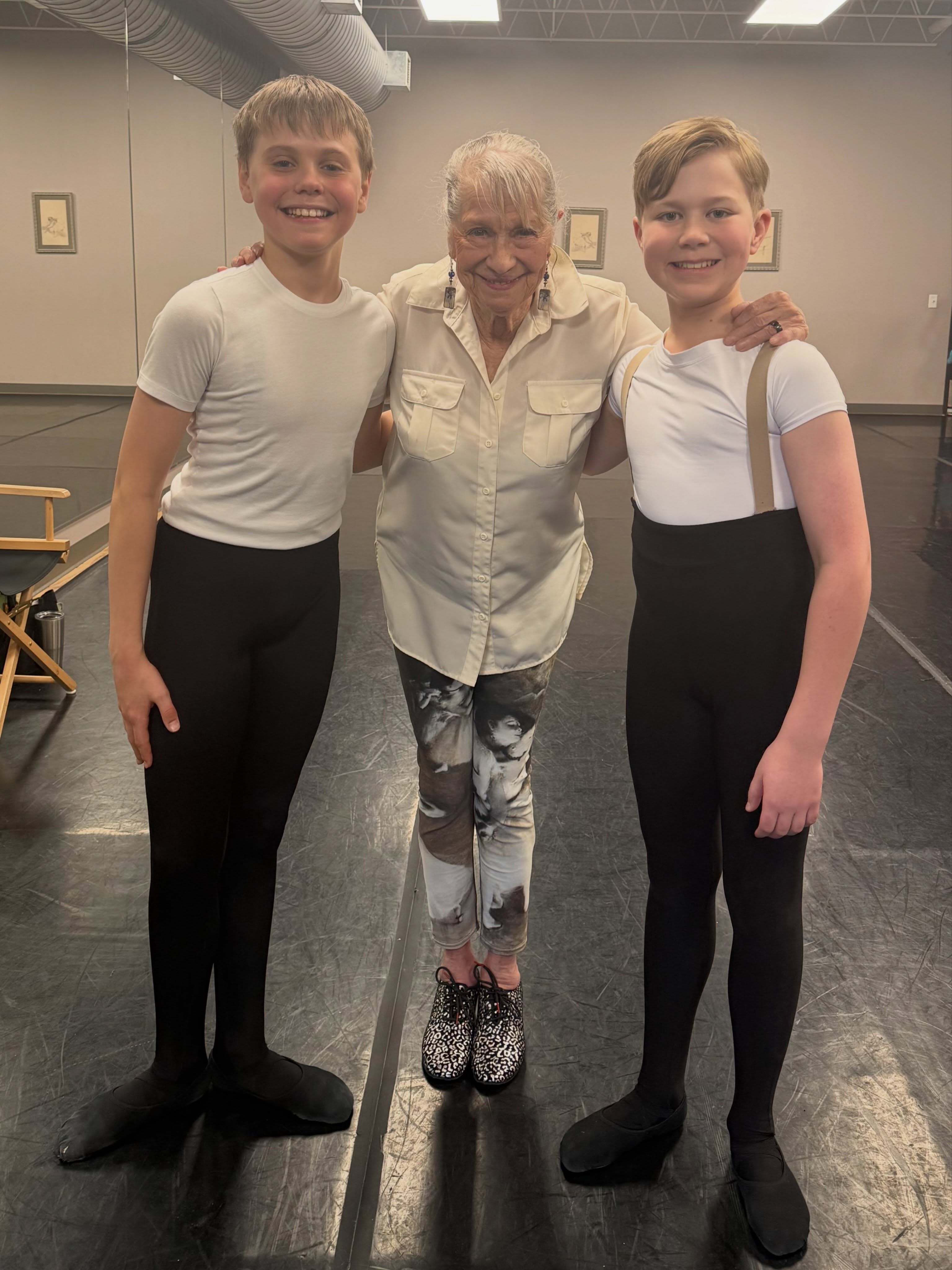 We are back in the studio for our final 2 weeks of summer classes before we kick off another exciting year at #LittletonBalletAcademy 🤗🧑🩰
📷 Ms. Bobbie and her ballet 6 boys!
@bobbiejaramillo @delcinealutes @i.aginskaya