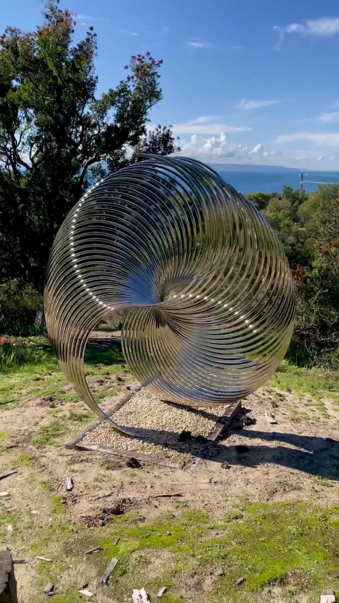 Ellipsis by artist George Andric absolutely sparkling in the sunshine. It's stunning form changing from every angle. It evokes thoughts of the rare paper nautilus shells that only very lucky beachcombers find on our shores.
This installation was made possible by the generous donation of arts patrons Roger & Helen Salkeld.